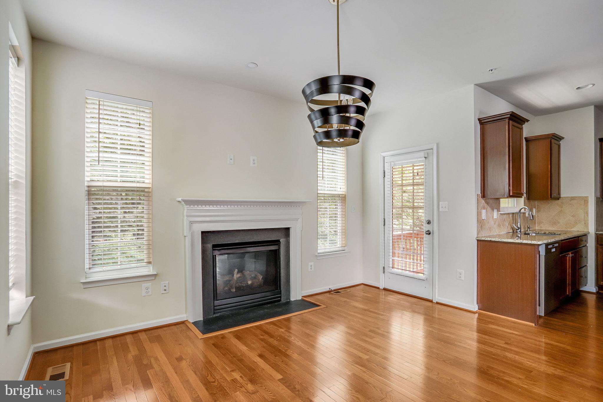 GATEWAY COMMONS - Residential Lease