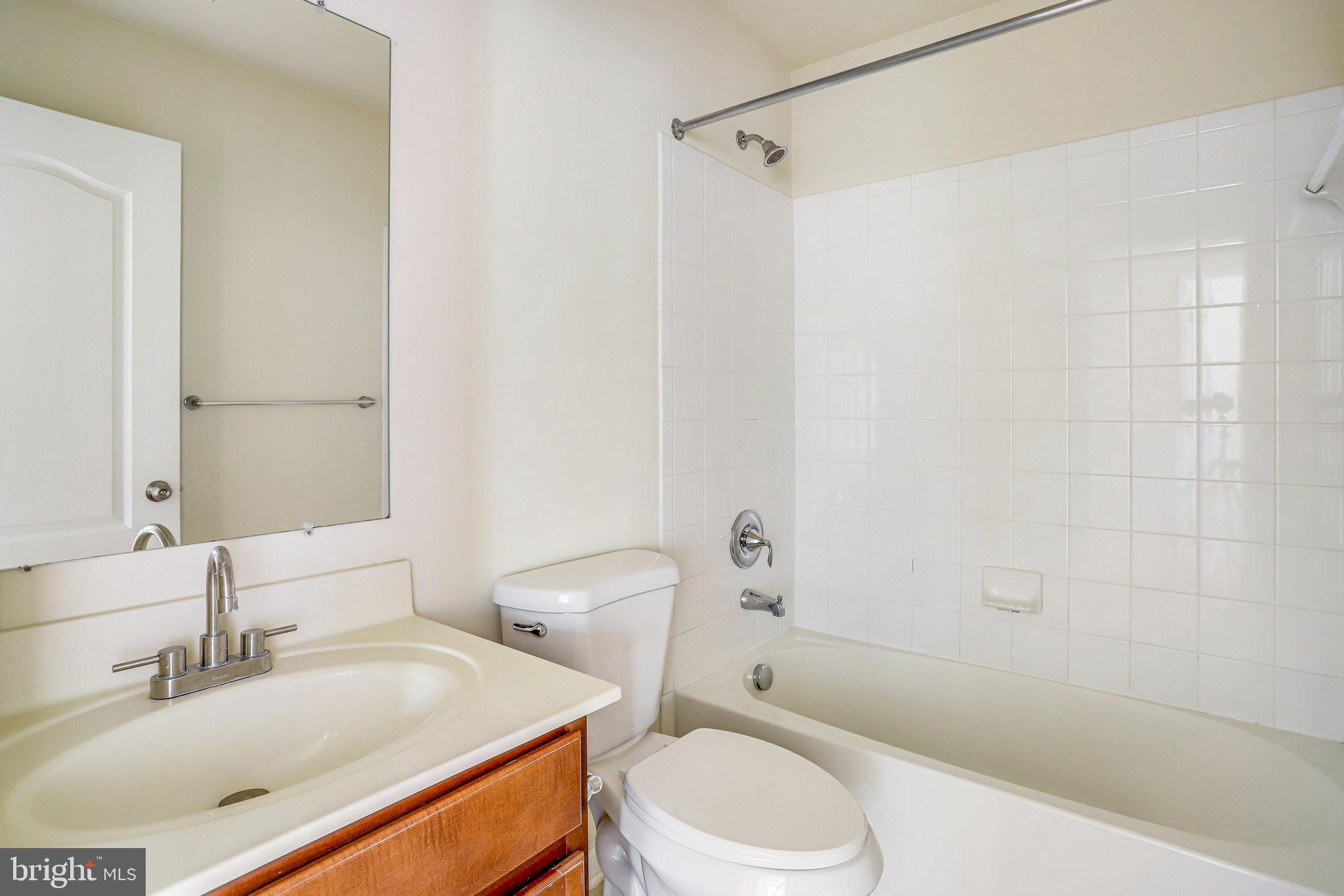 GATEWAY COMMONS - Residential Lease