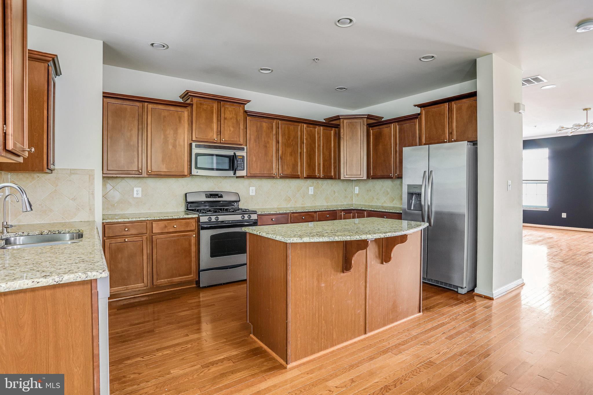 GATEWAY COMMONS - Residential Lease