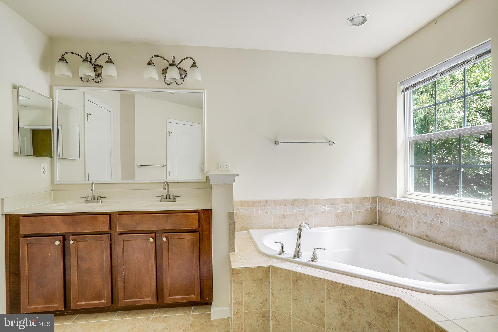 GATEWAY COMMONS - Residential Lease