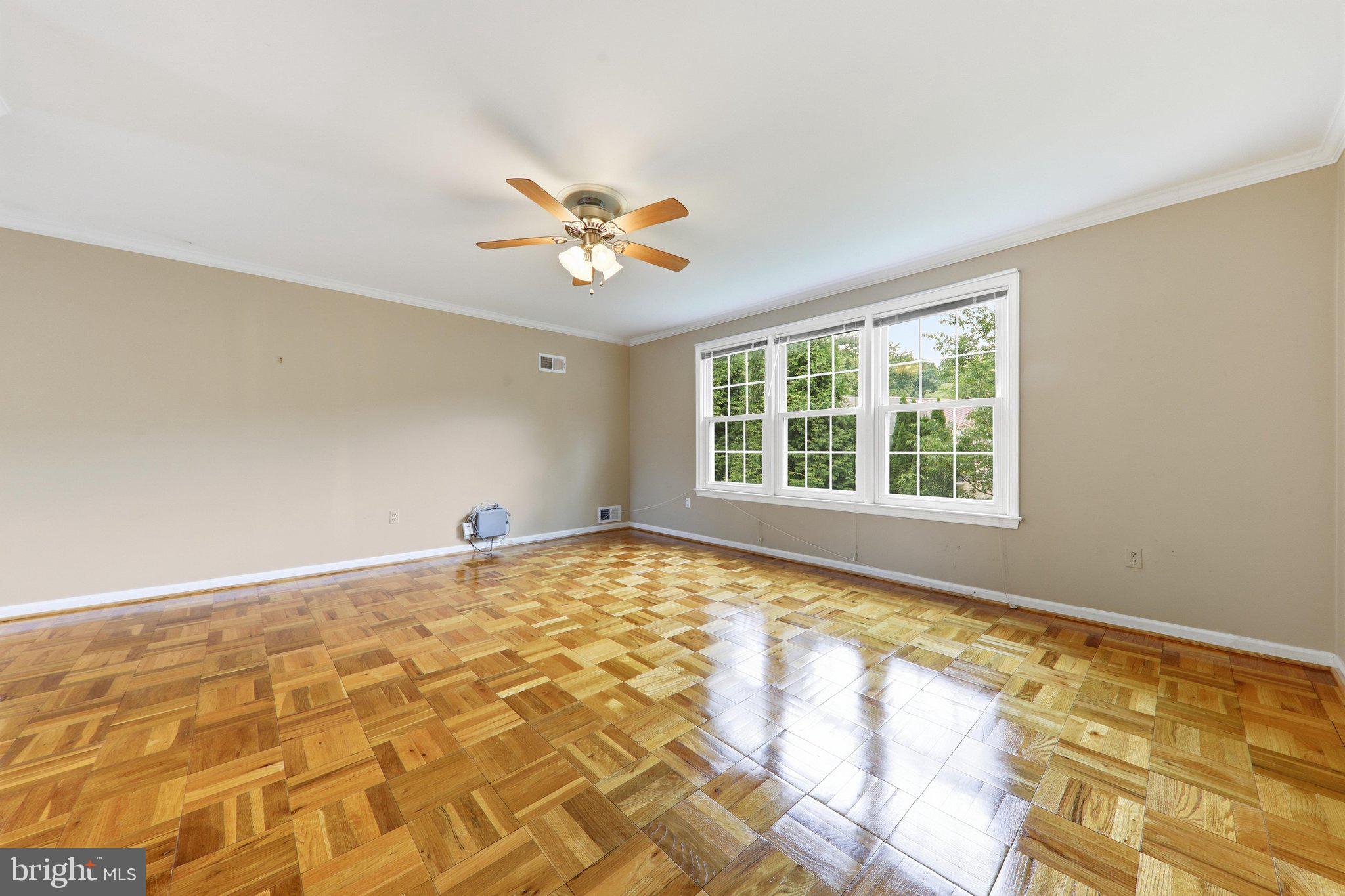 649 AZALEA DRIVE 3