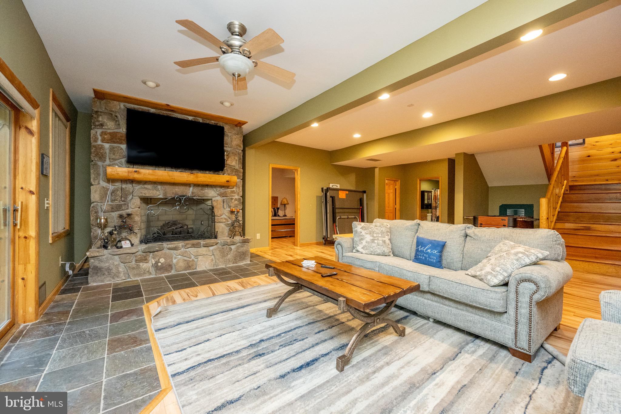 SANDY SHORES - Residential