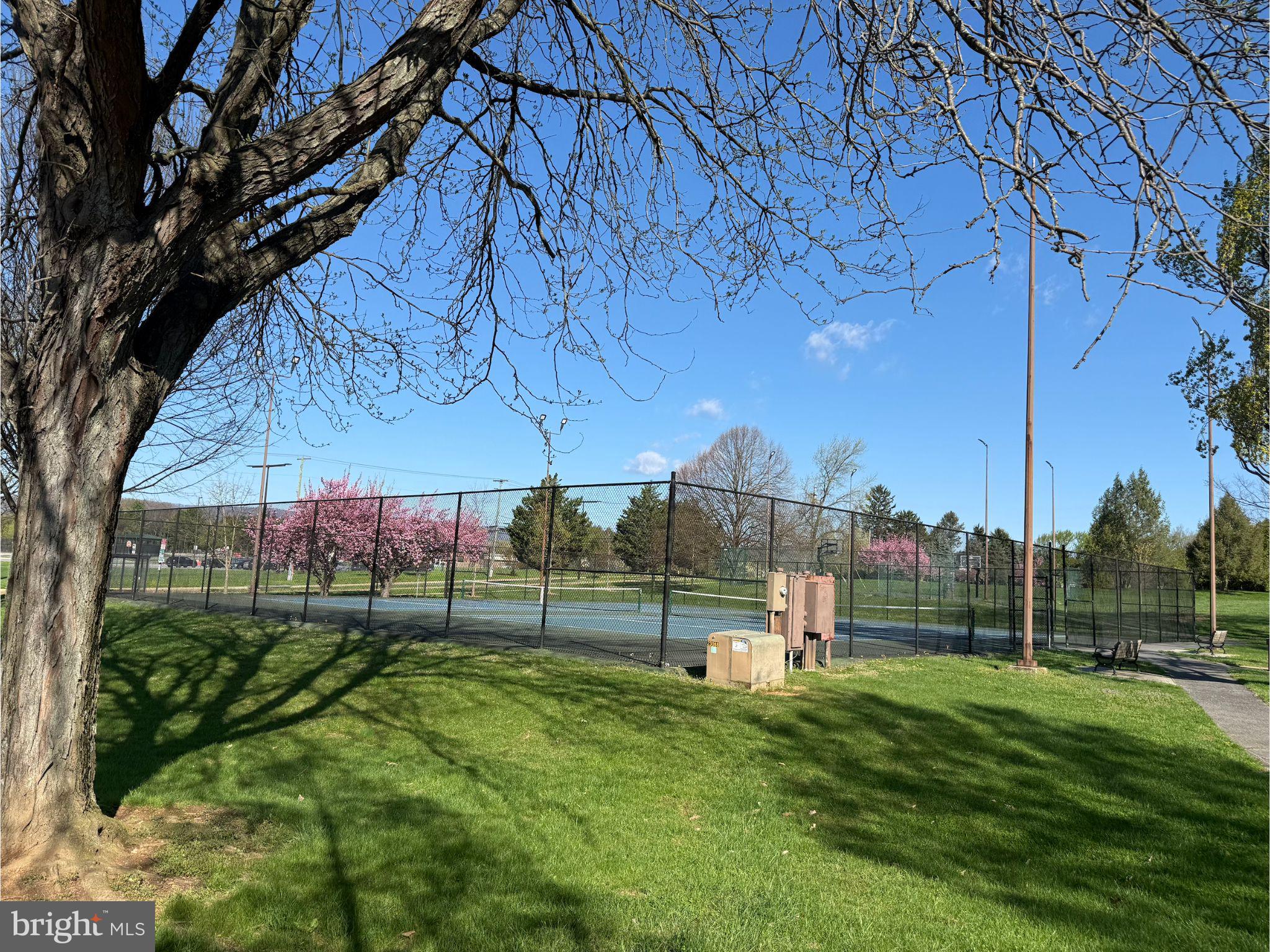 AMBER MEADOWS - Residential