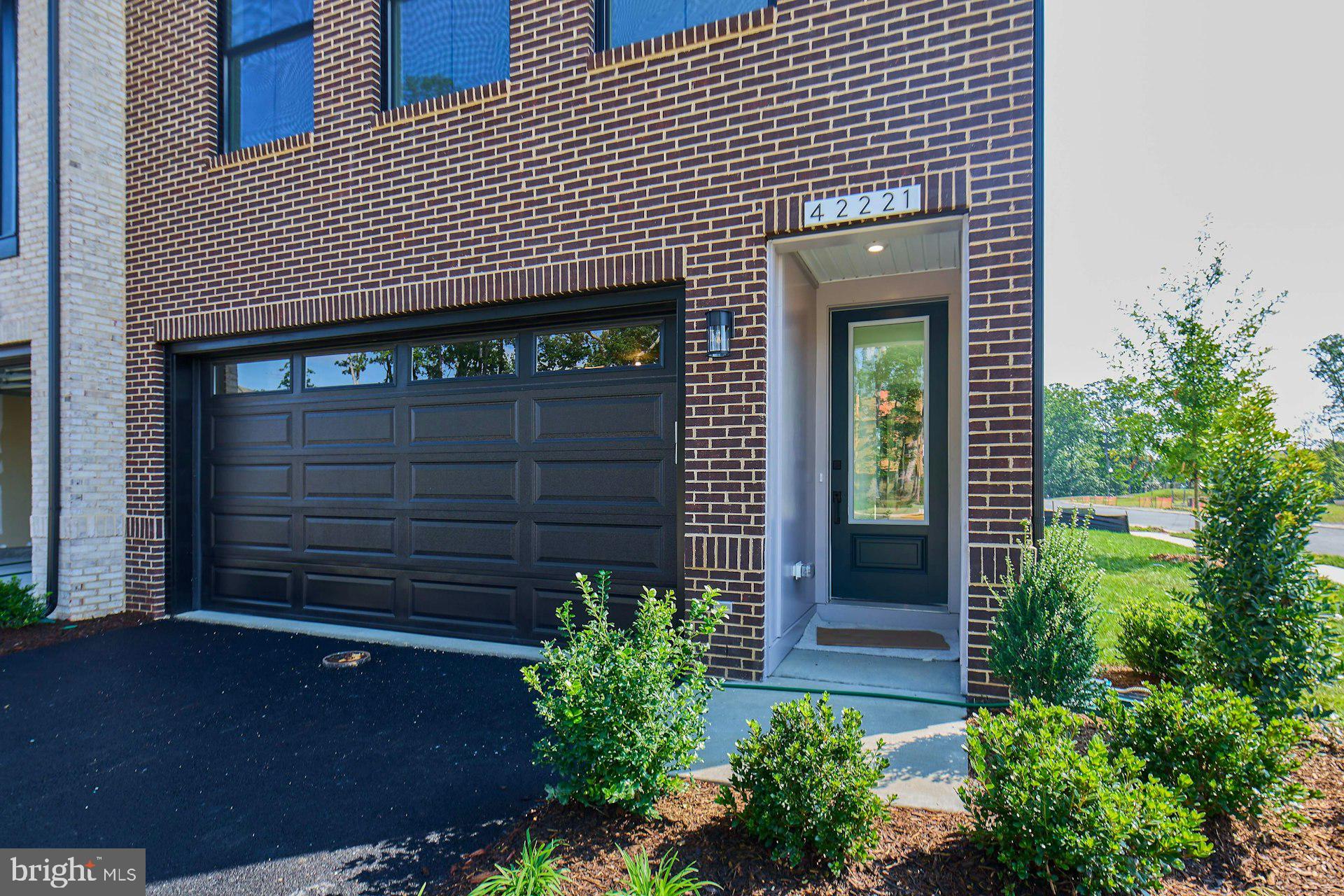 42221 SHINING STAR SQUARE