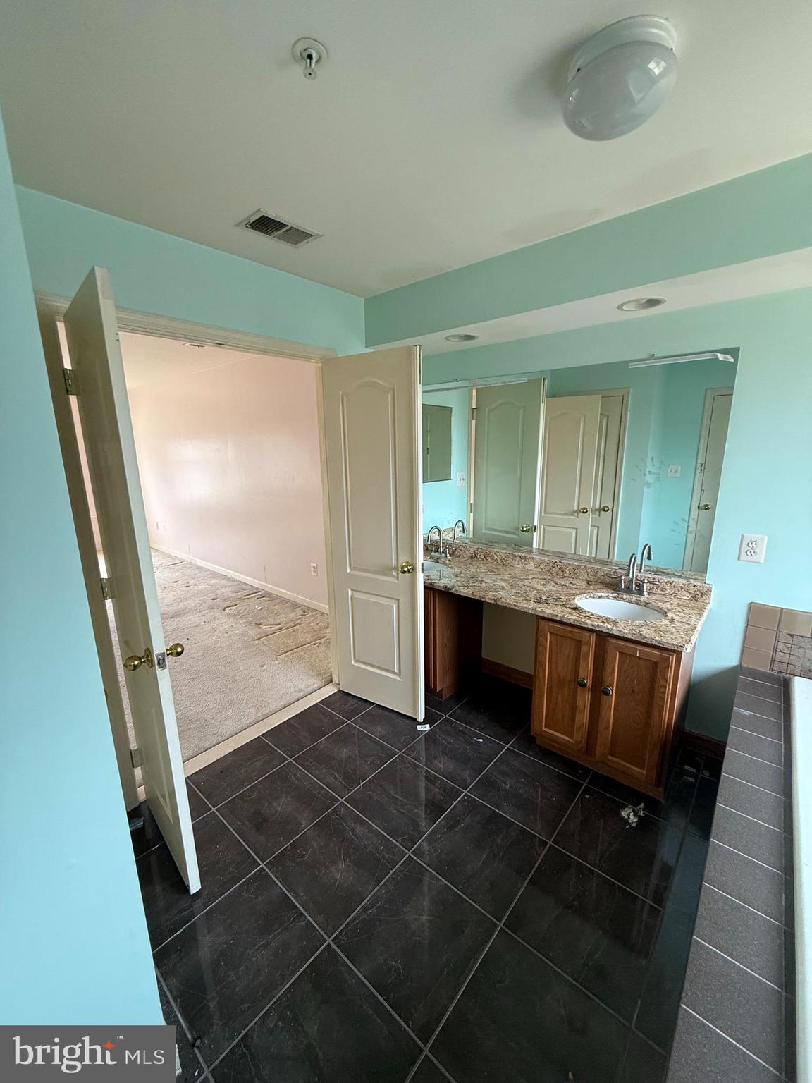 HILLANTRAE - Residential