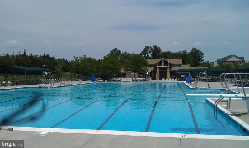 SIGNATURE AT BROADLANDS - Residential