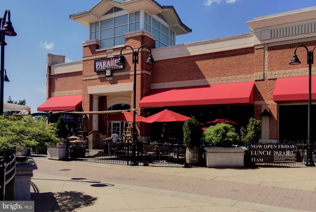 SIGNATURE AT BROADLANDS - Residential