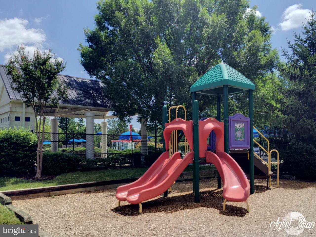 SIGNATURE AT BROADLANDS - Residential