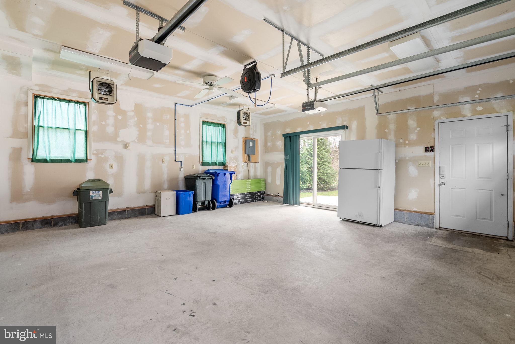 ROLLING KNOLLS - Residential