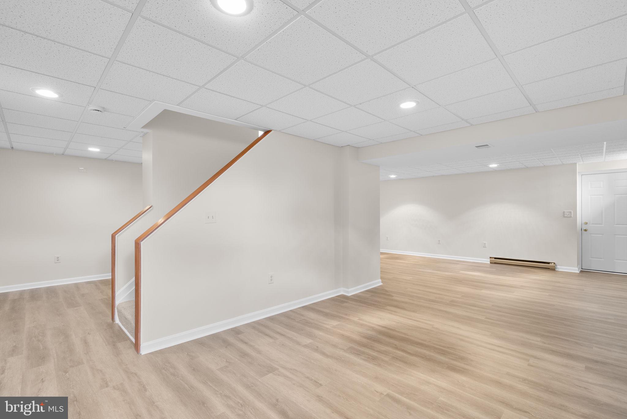 ROLLING KNOLLS - Residential