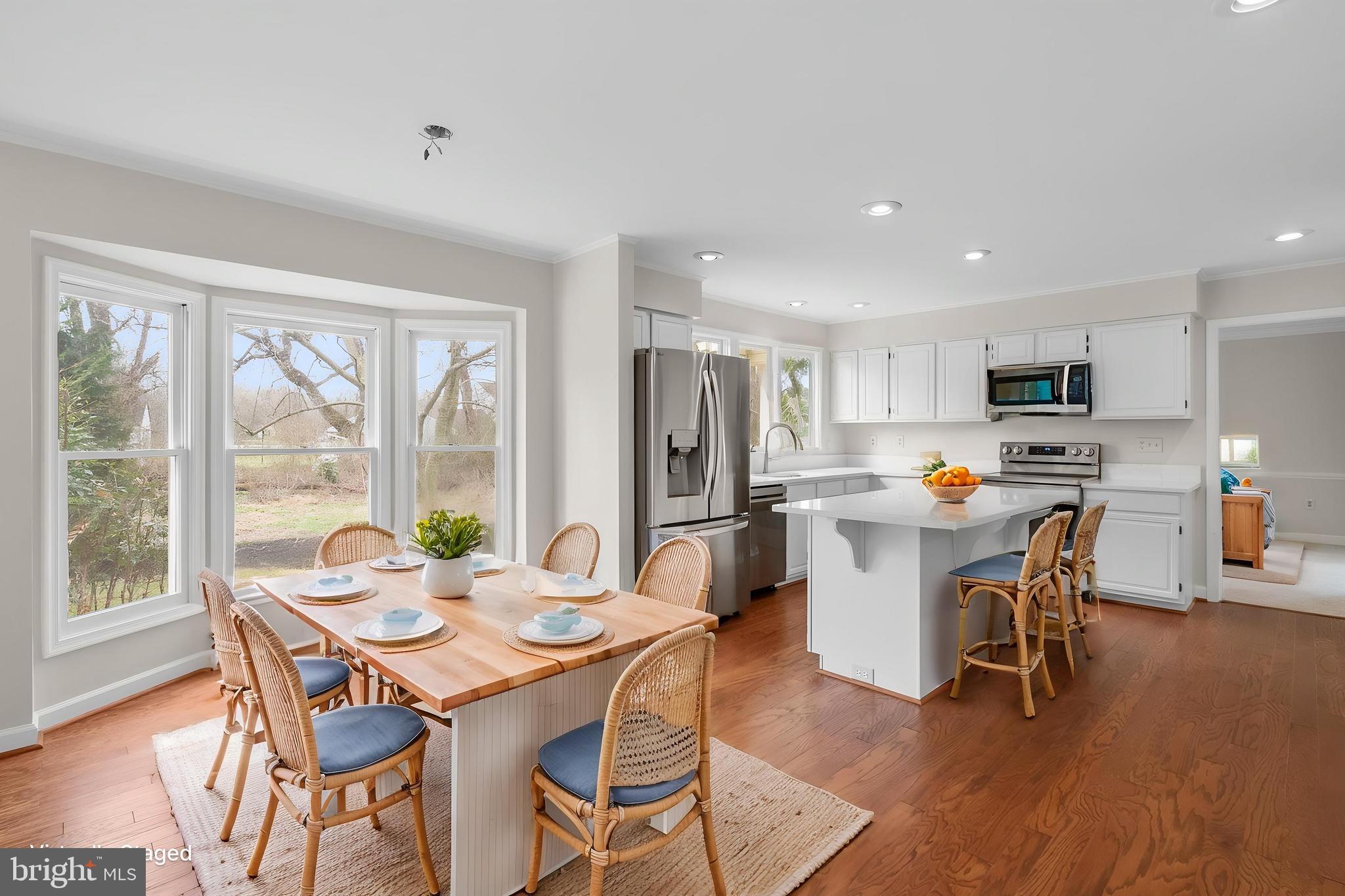 ROLLING KNOLLS - Residential