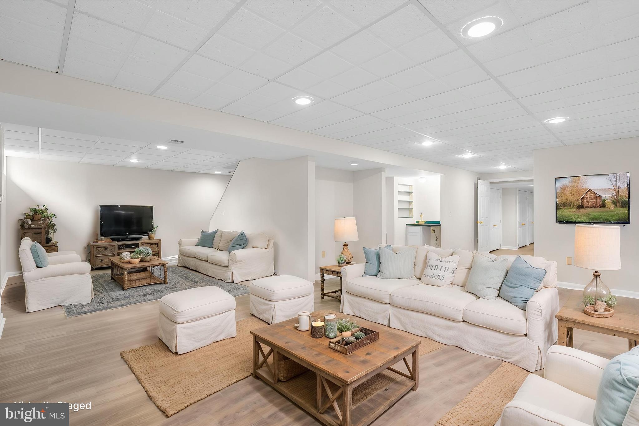 ROLLING KNOLLS - Residential