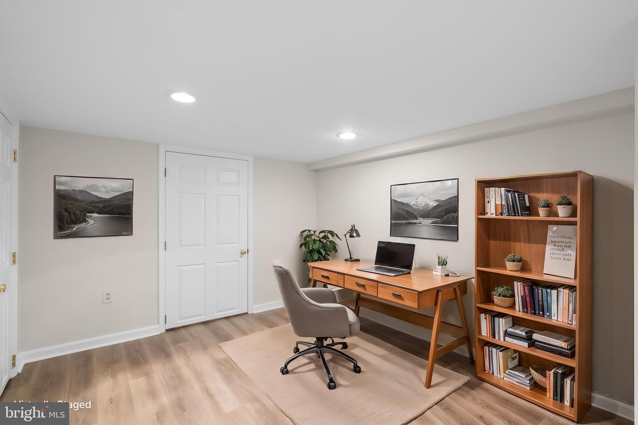 ROLLING KNOLLS - Residential