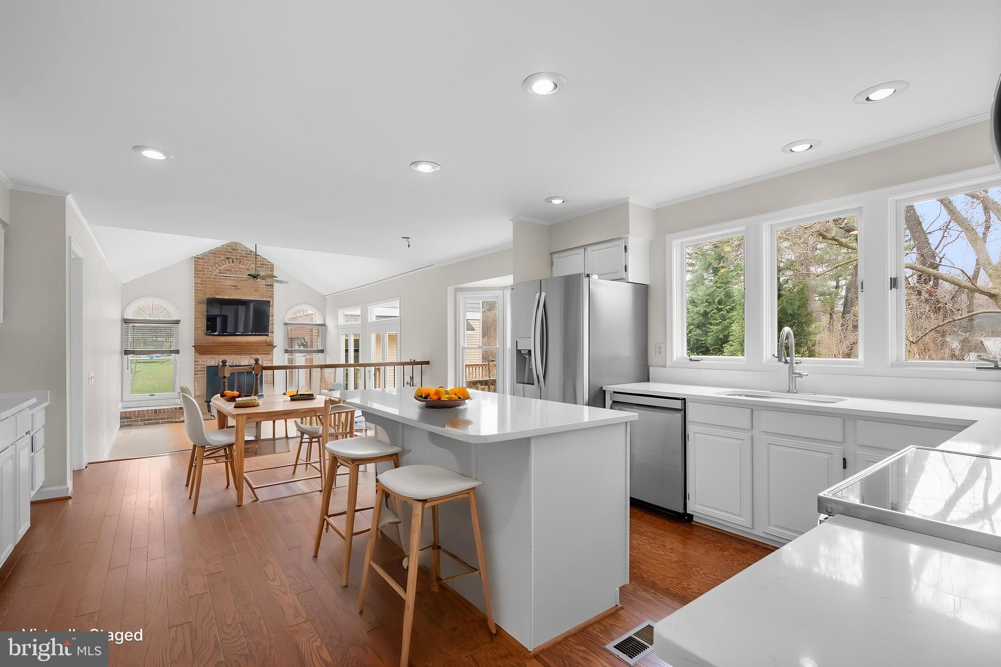 ROLLING KNOLLS - Residential