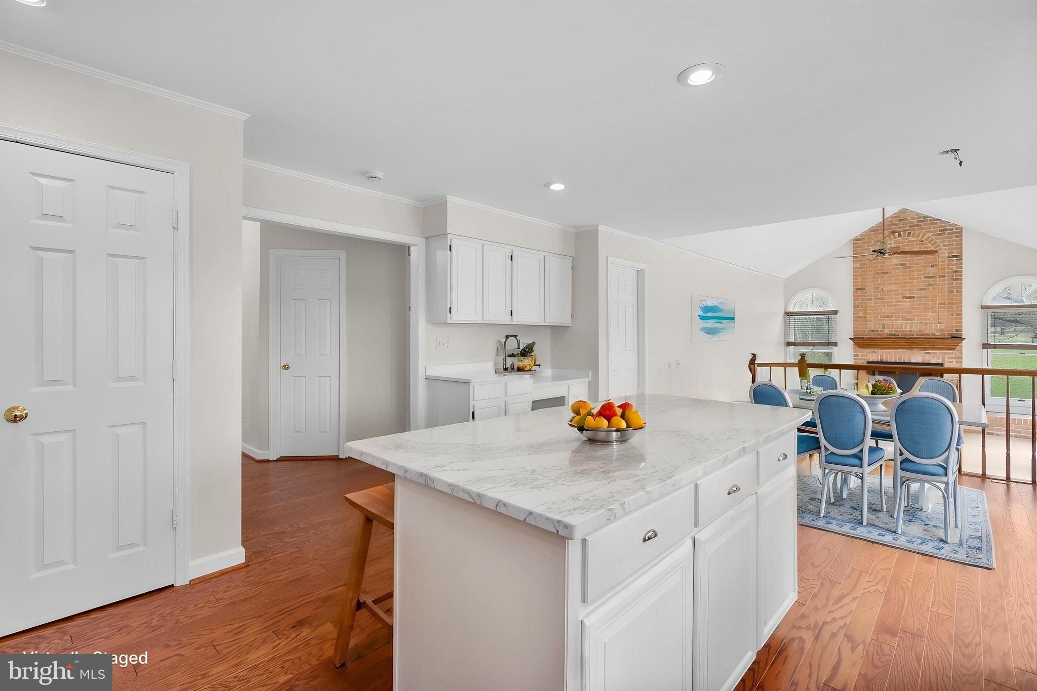 ROLLING KNOLLS - Residential