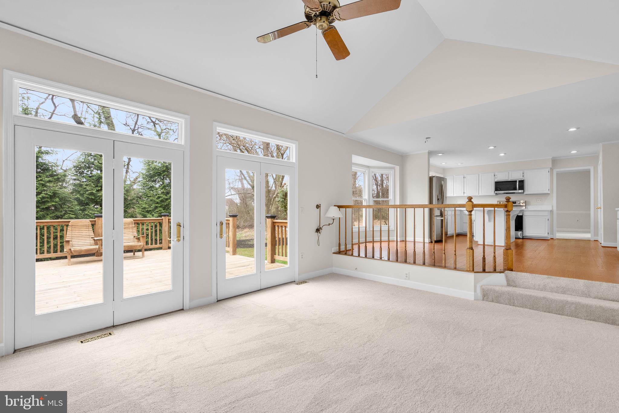 ROLLING KNOLLS - Residential