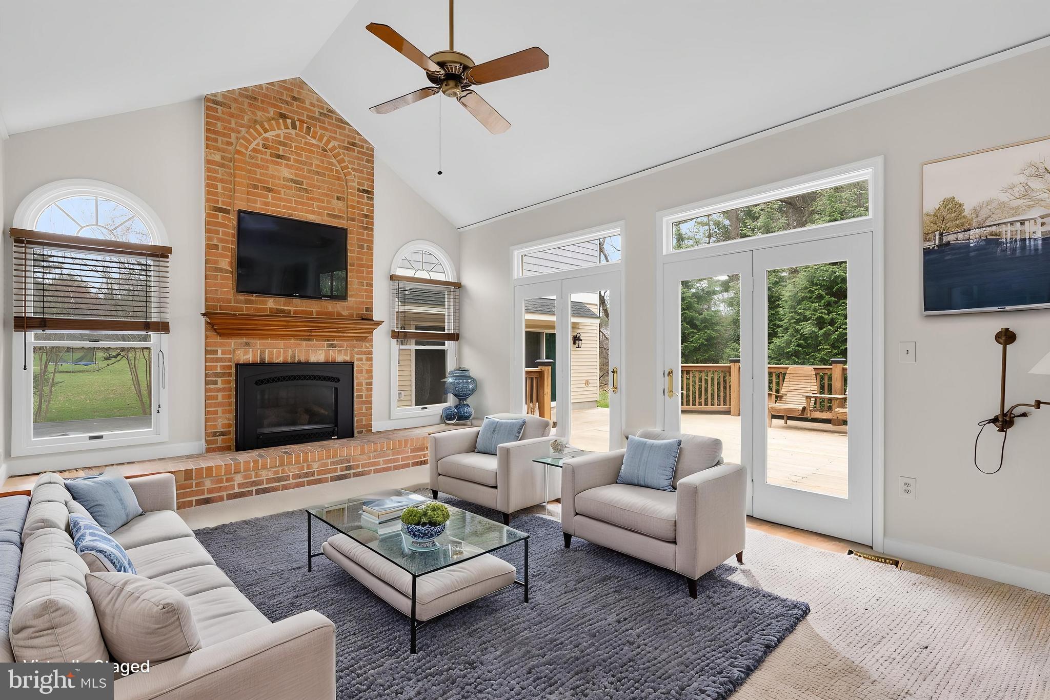 ROLLING KNOLLS - Residential