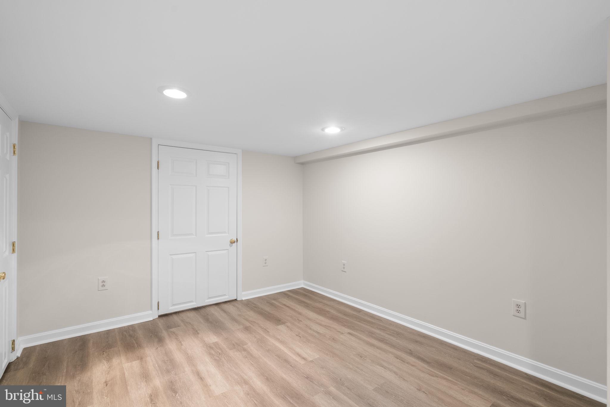 ROLLING KNOLLS - Residential