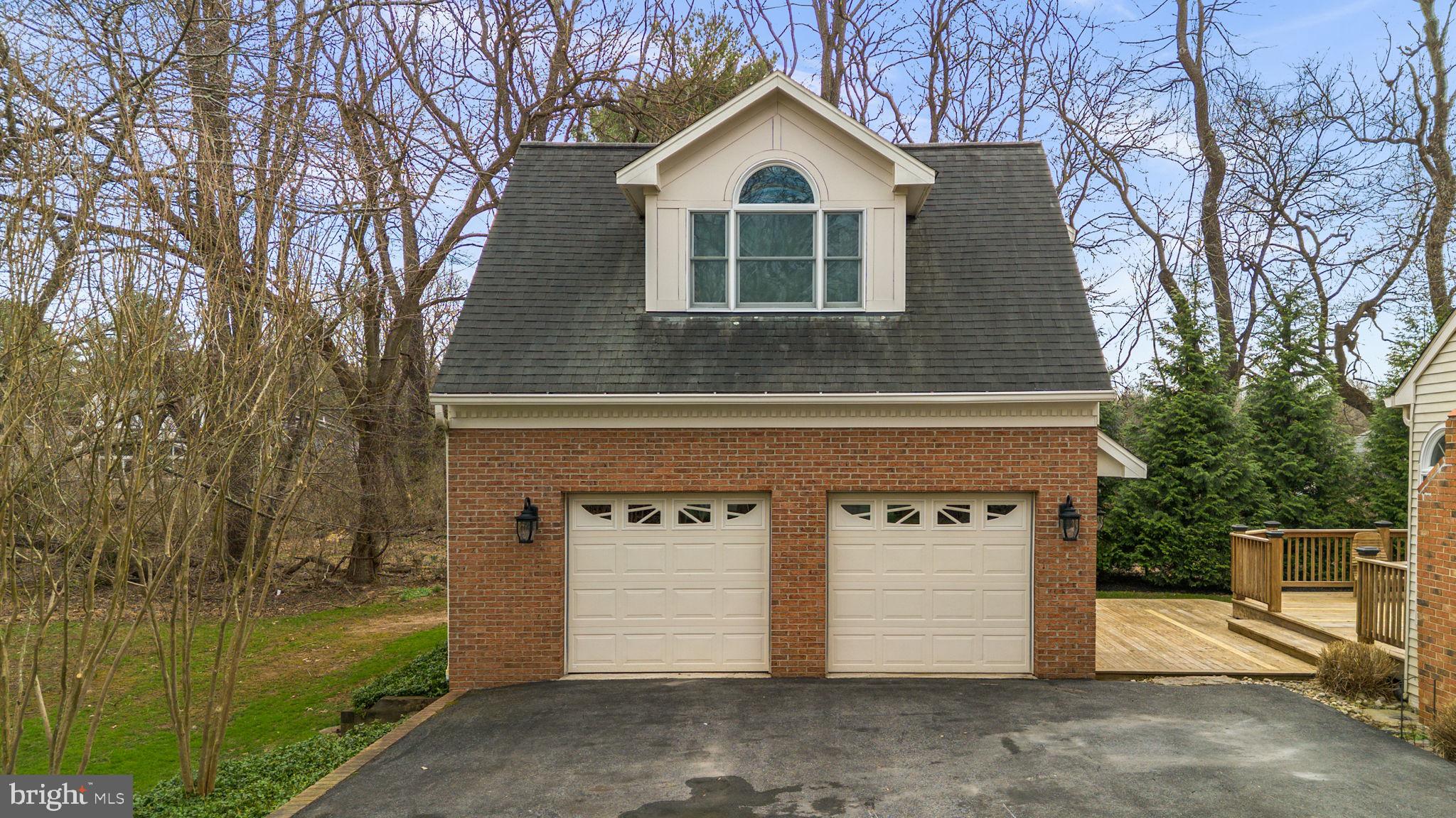 ROLLING KNOLLS - Residential