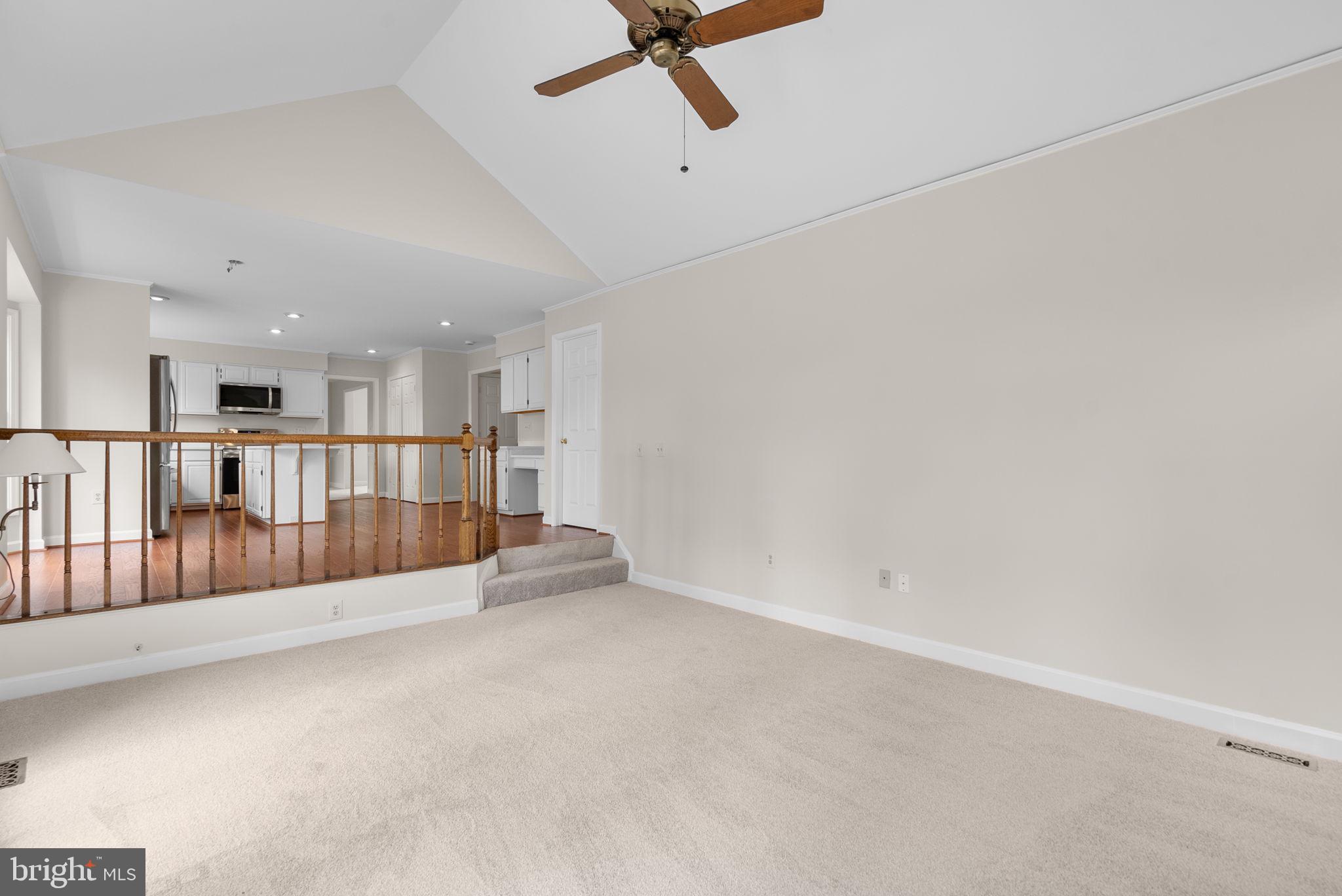 ROLLING KNOLLS - Residential