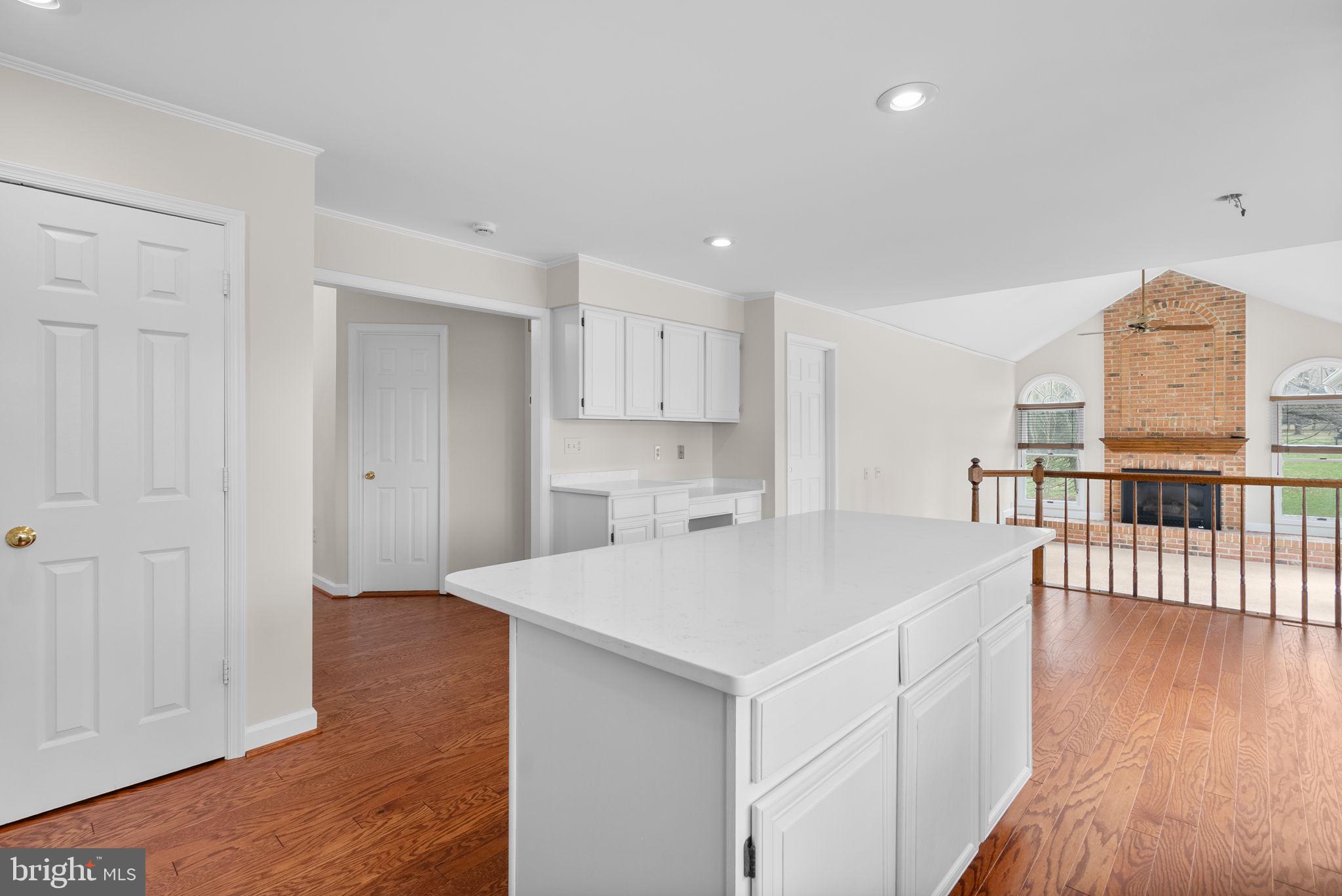 ROLLING KNOLLS - Residential