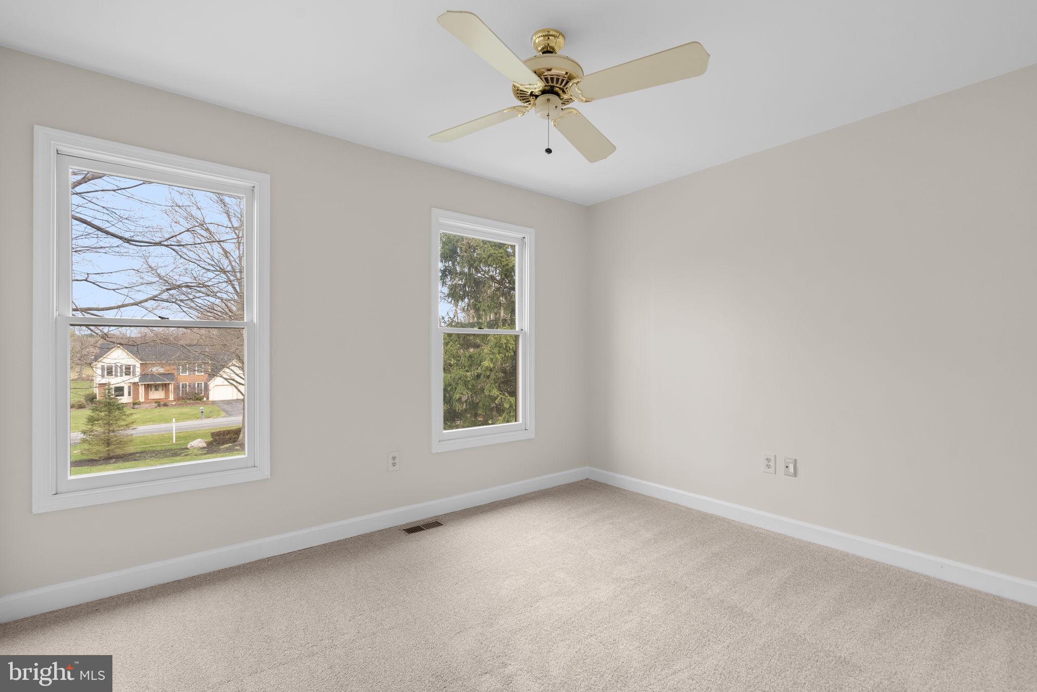 ROLLING KNOLLS - Residential