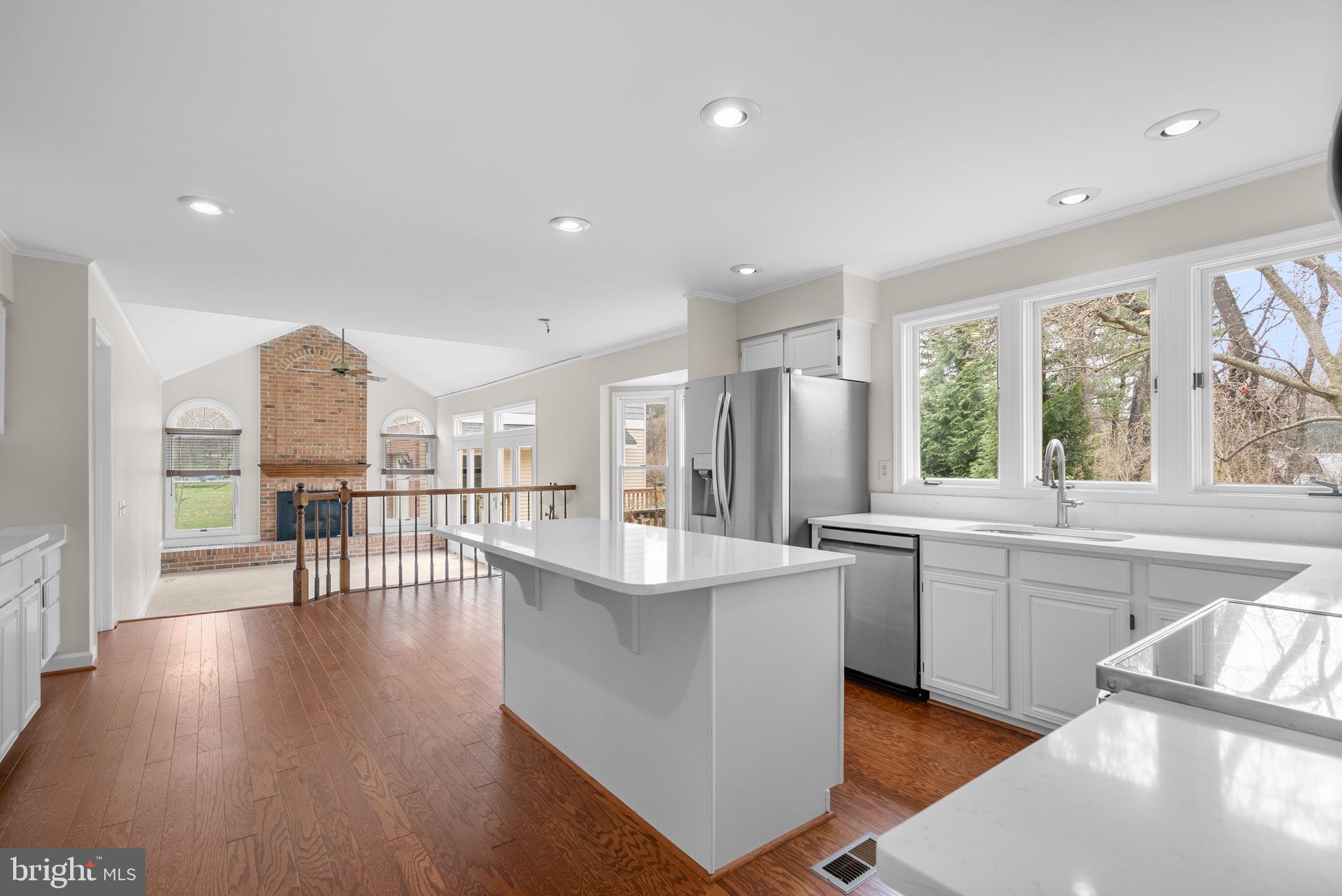 ROLLING KNOLLS - Residential