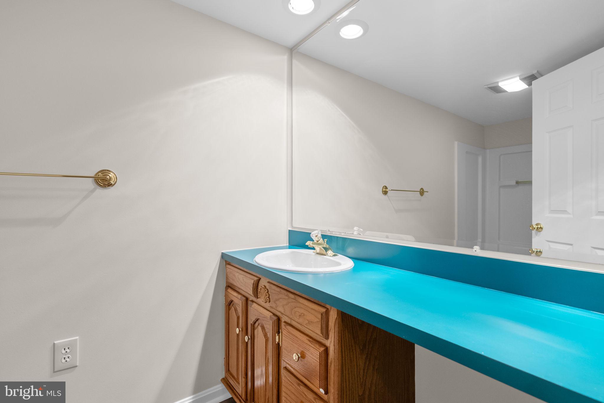 ROLLING KNOLLS - Residential