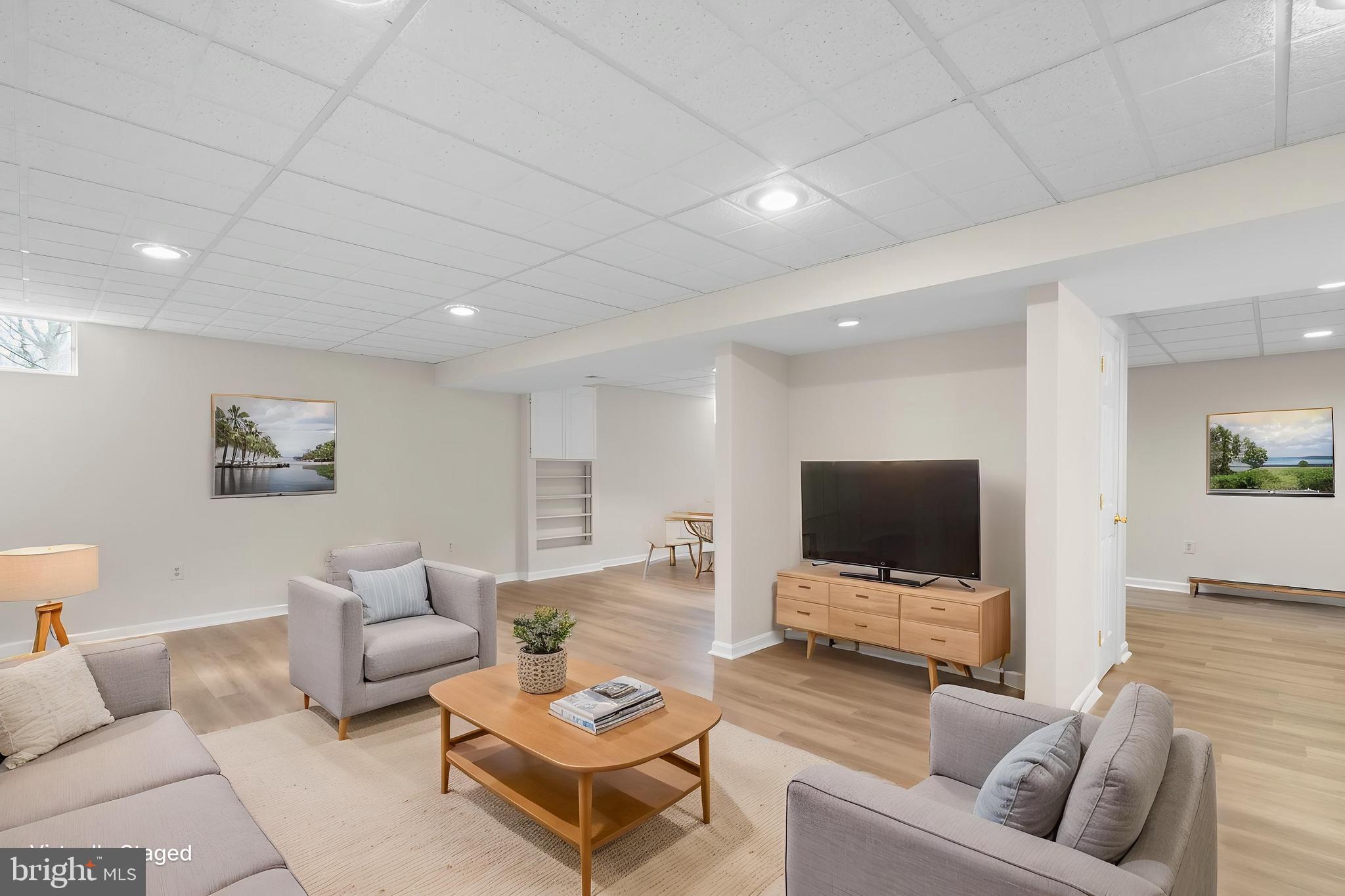 ROLLING KNOLLS - Residential