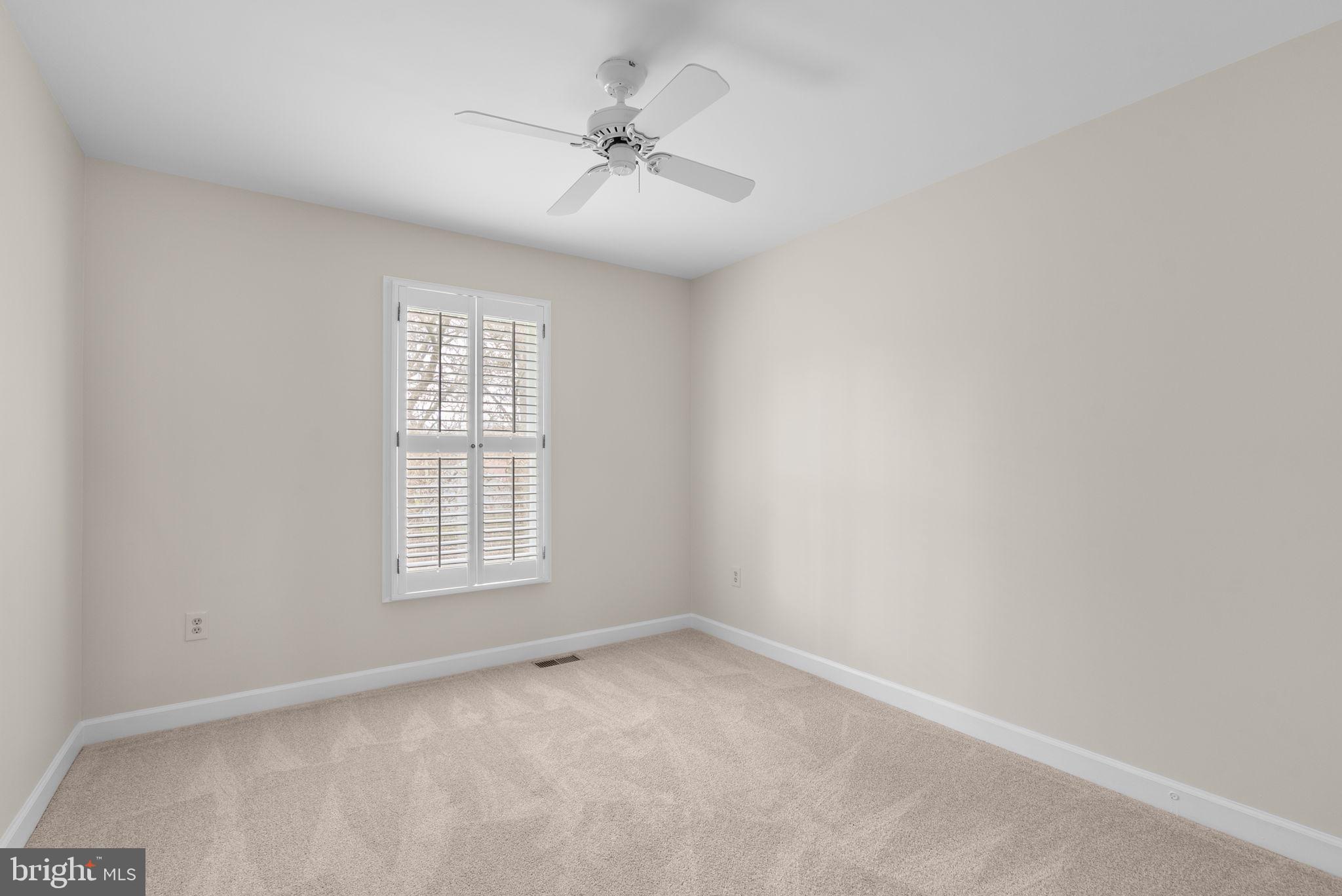 ROLLING KNOLLS - Residential