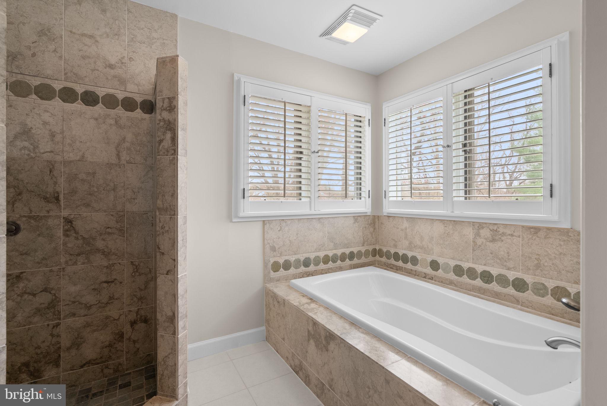 ROLLING KNOLLS - Residential