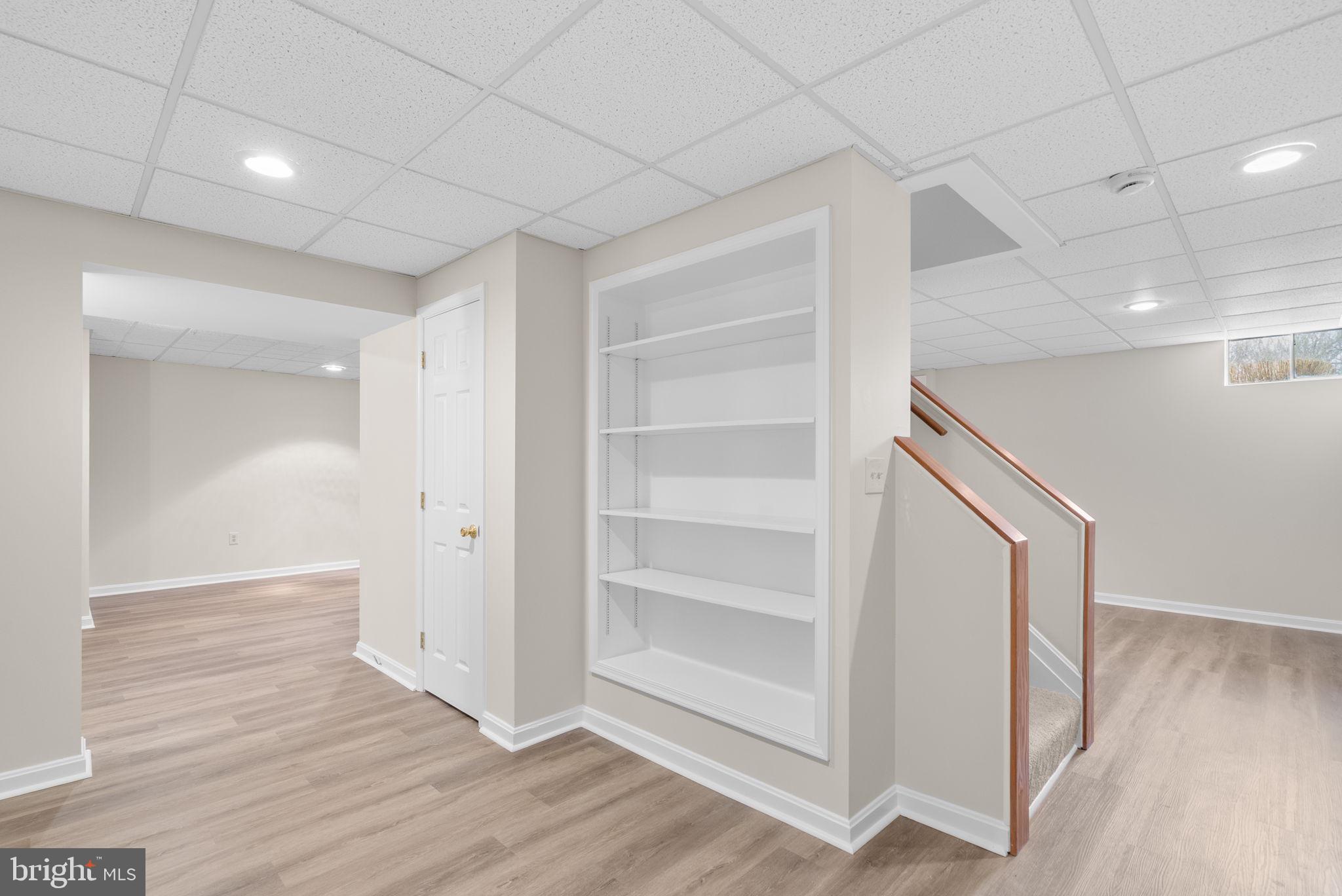 ROLLING KNOLLS - Residential