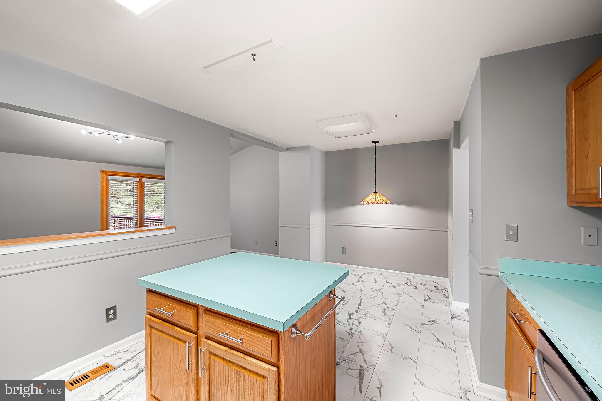 CONSTANT FRIENDSHIP - Residential