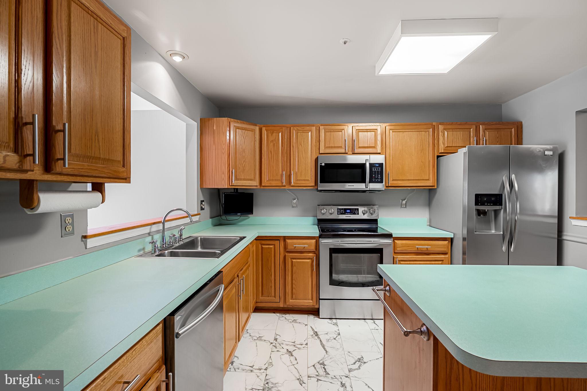 CONSTANT FRIENDSHIP - Residential