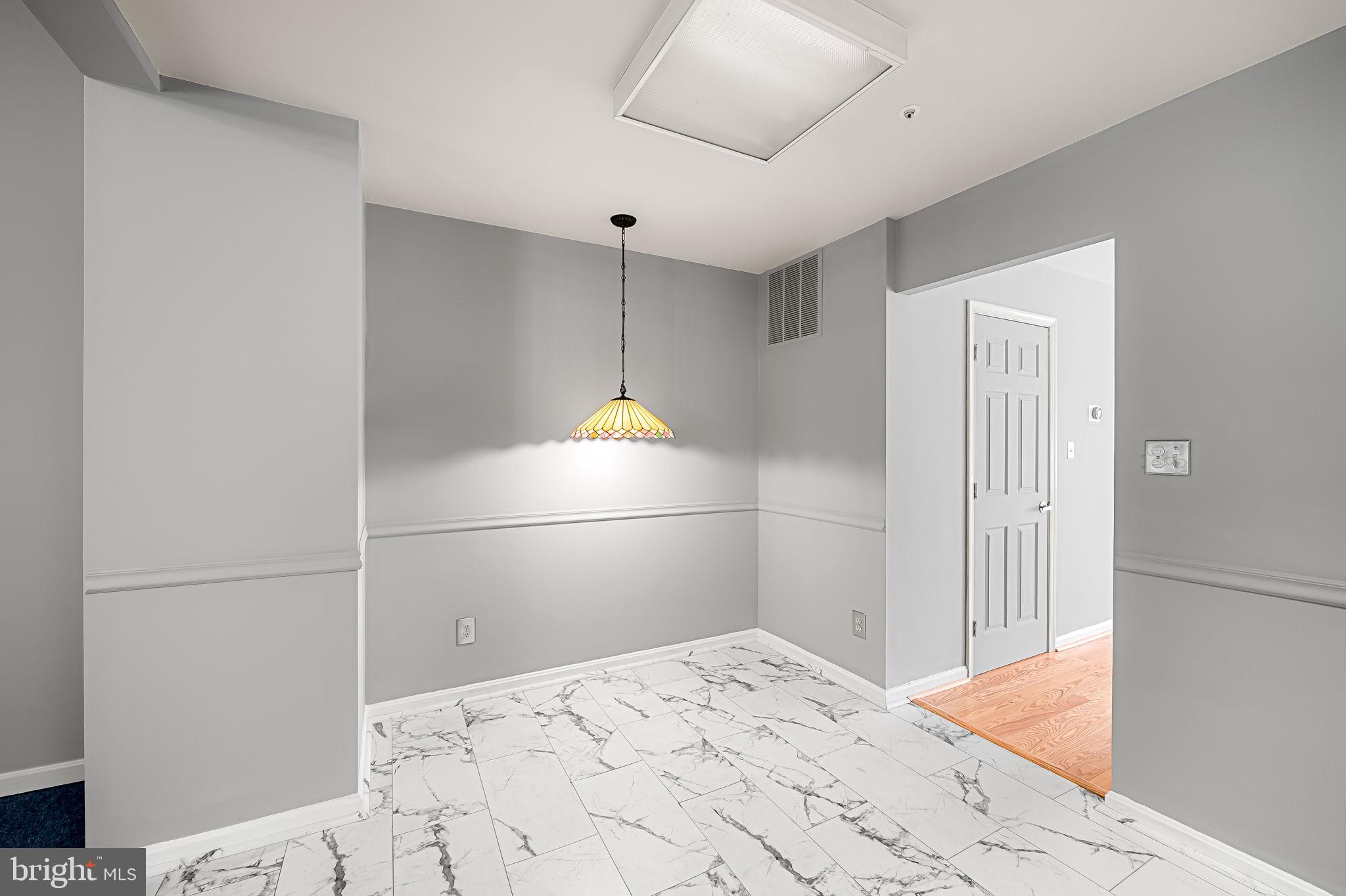 CONSTANT FRIENDSHIP - Residential