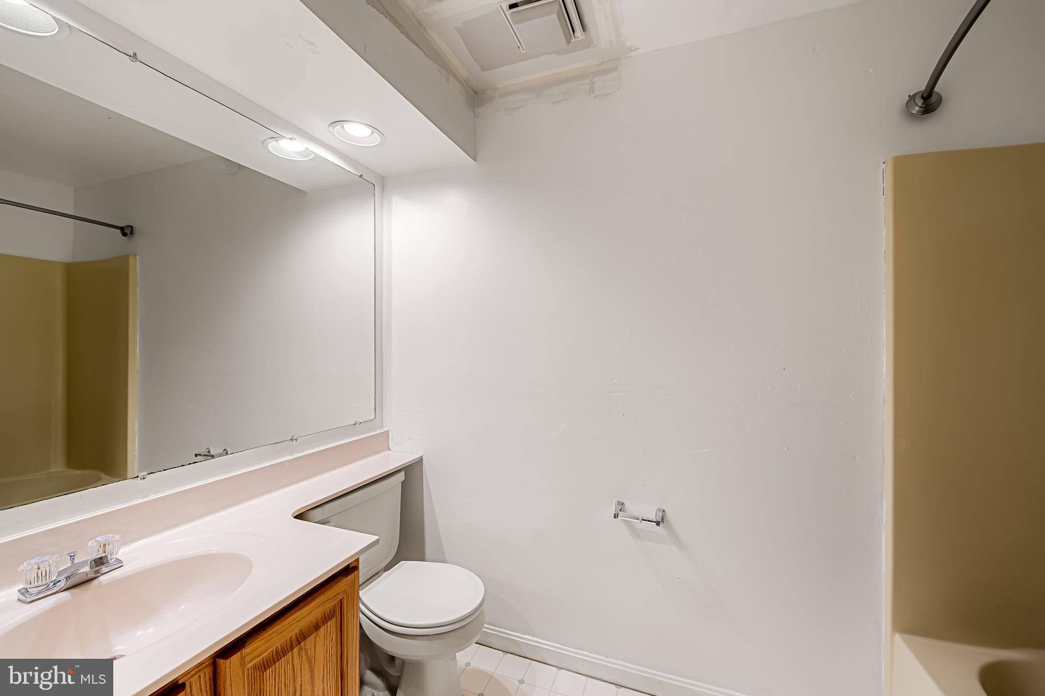 CONSTANT FRIENDSHIP - Residential