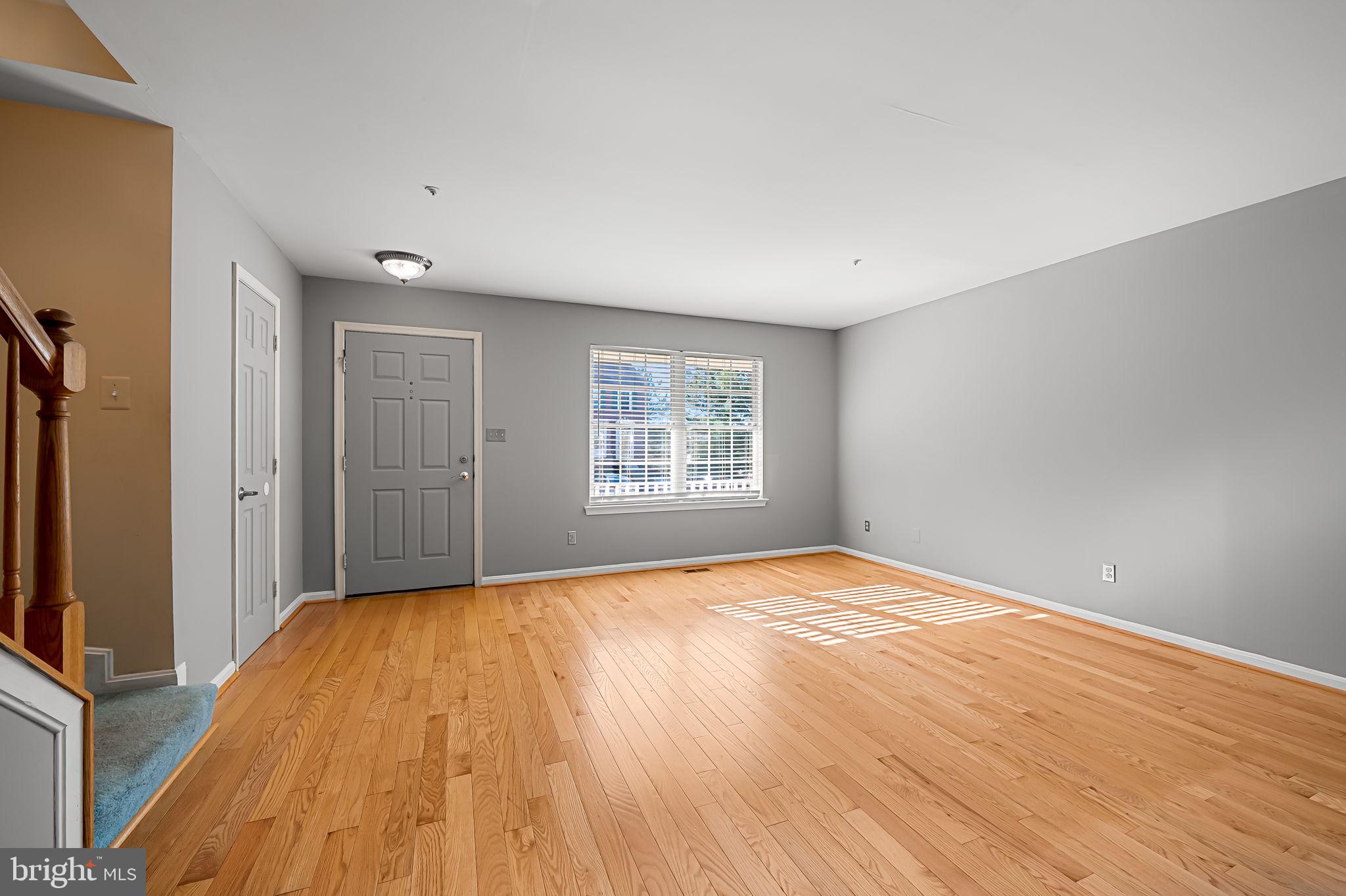 CONSTANT FRIENDSHIP - Residential