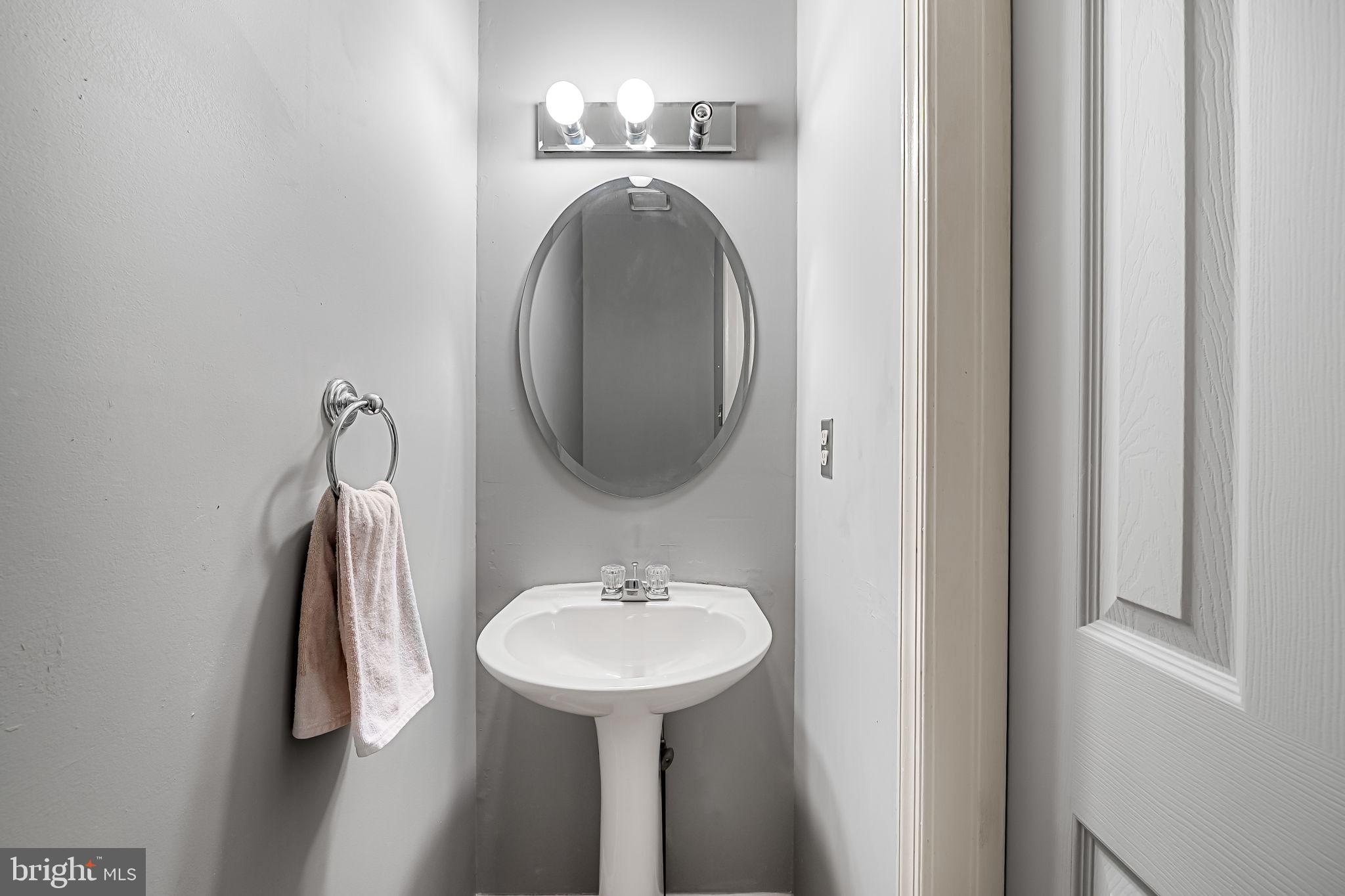 CONSTANT FRIENDSHIP - Residential