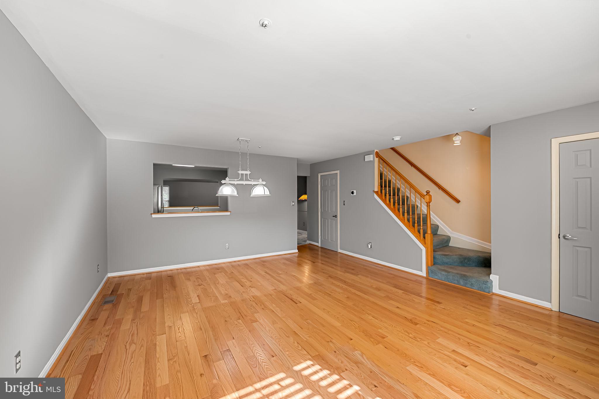 CONSTANT FRIENDSHIP - Residential