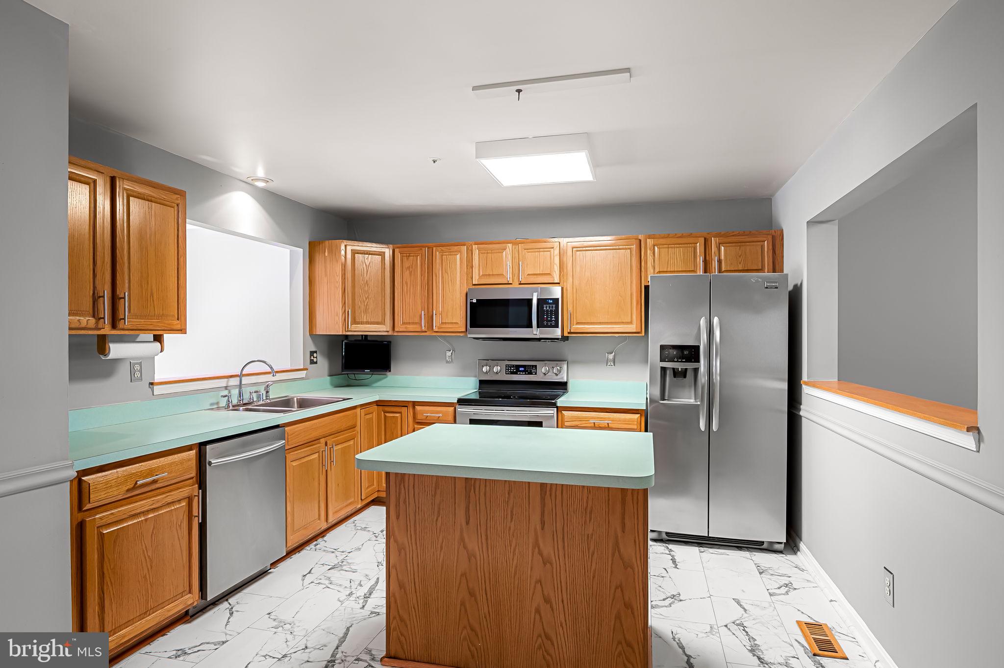 CONSTANT FRIENDSHIP - Residential