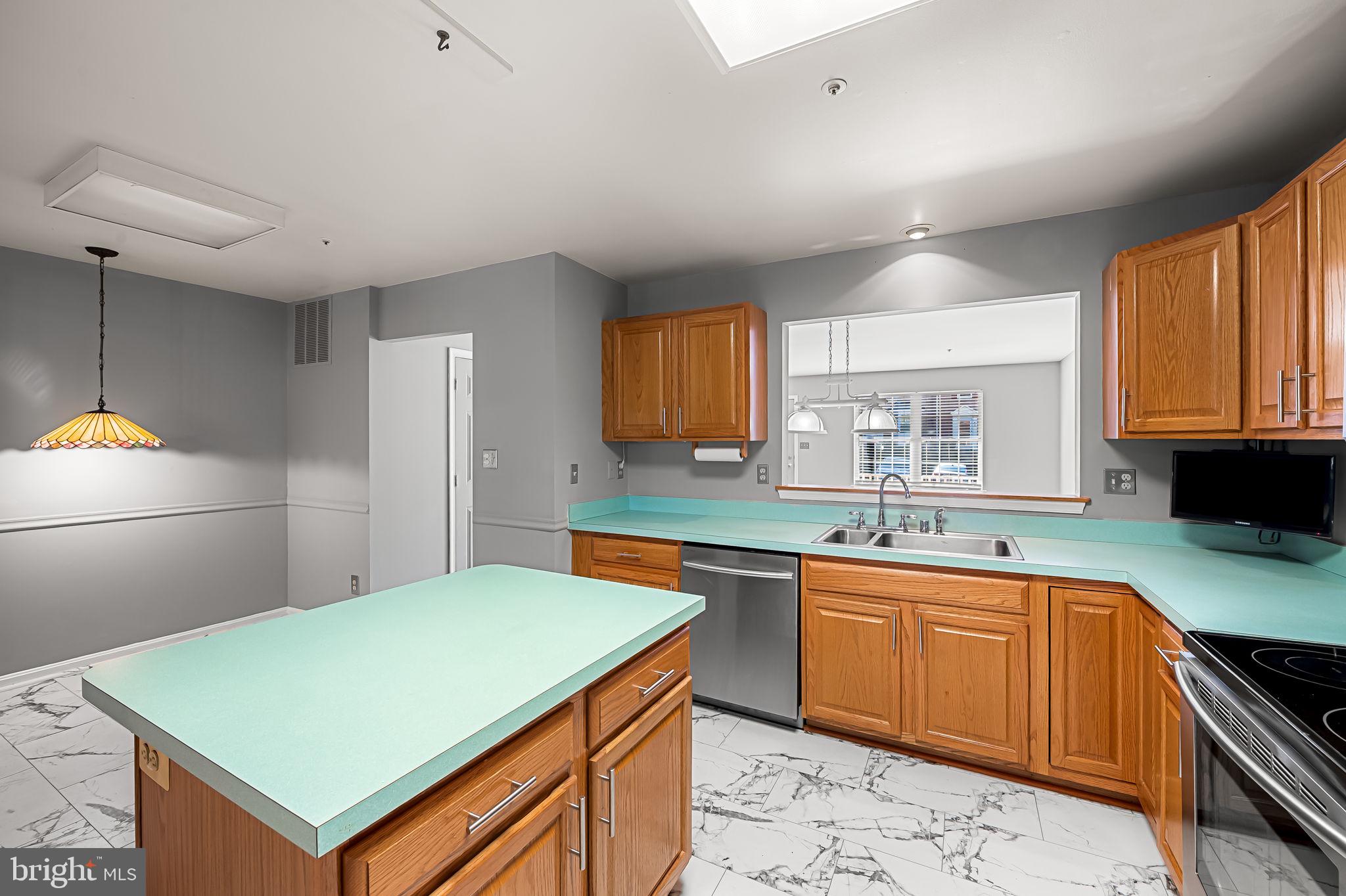 CONSTANT FRIENDSHIP - Residential