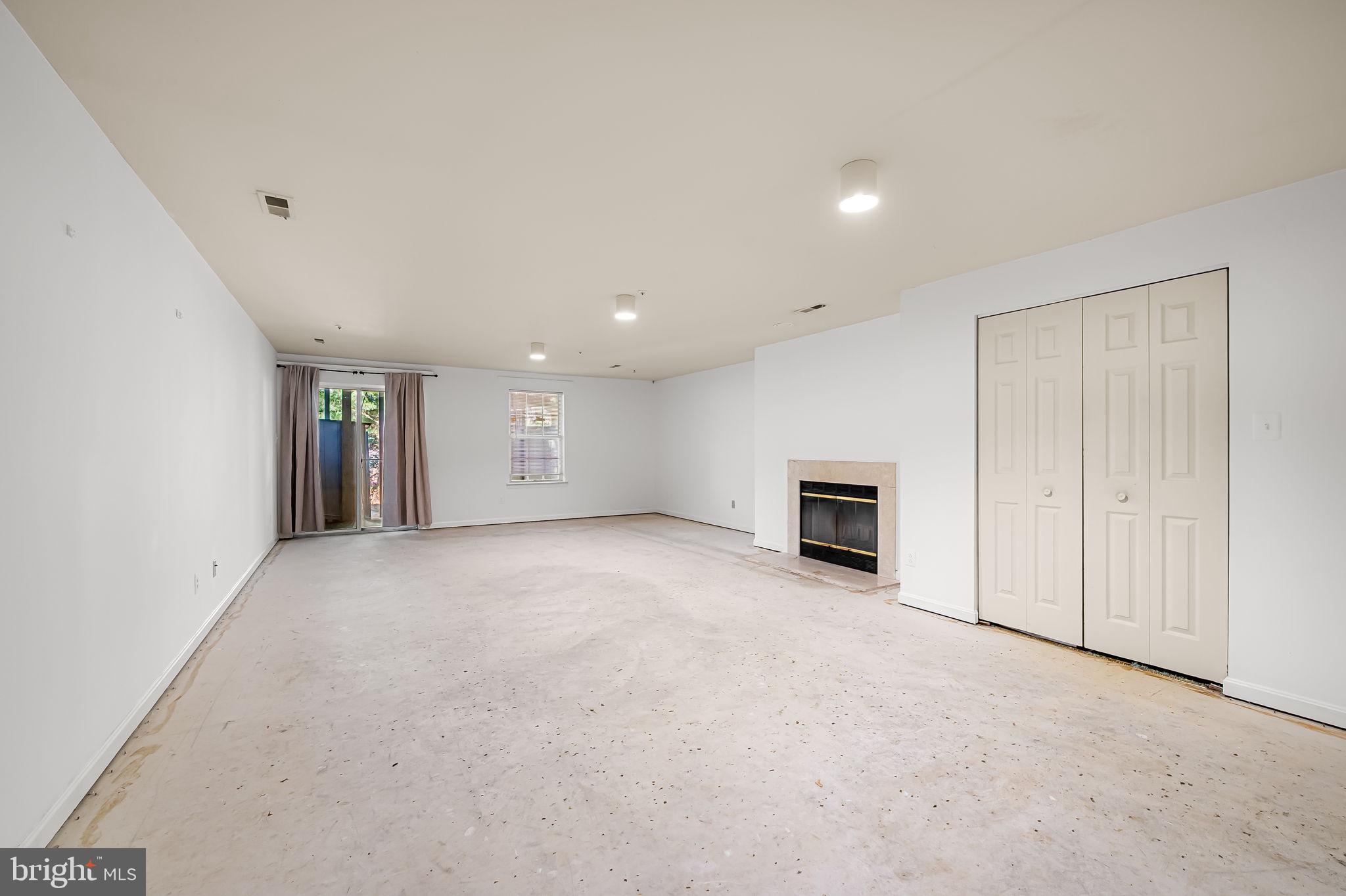 CONSTANT FRIENDSHIP - Residential