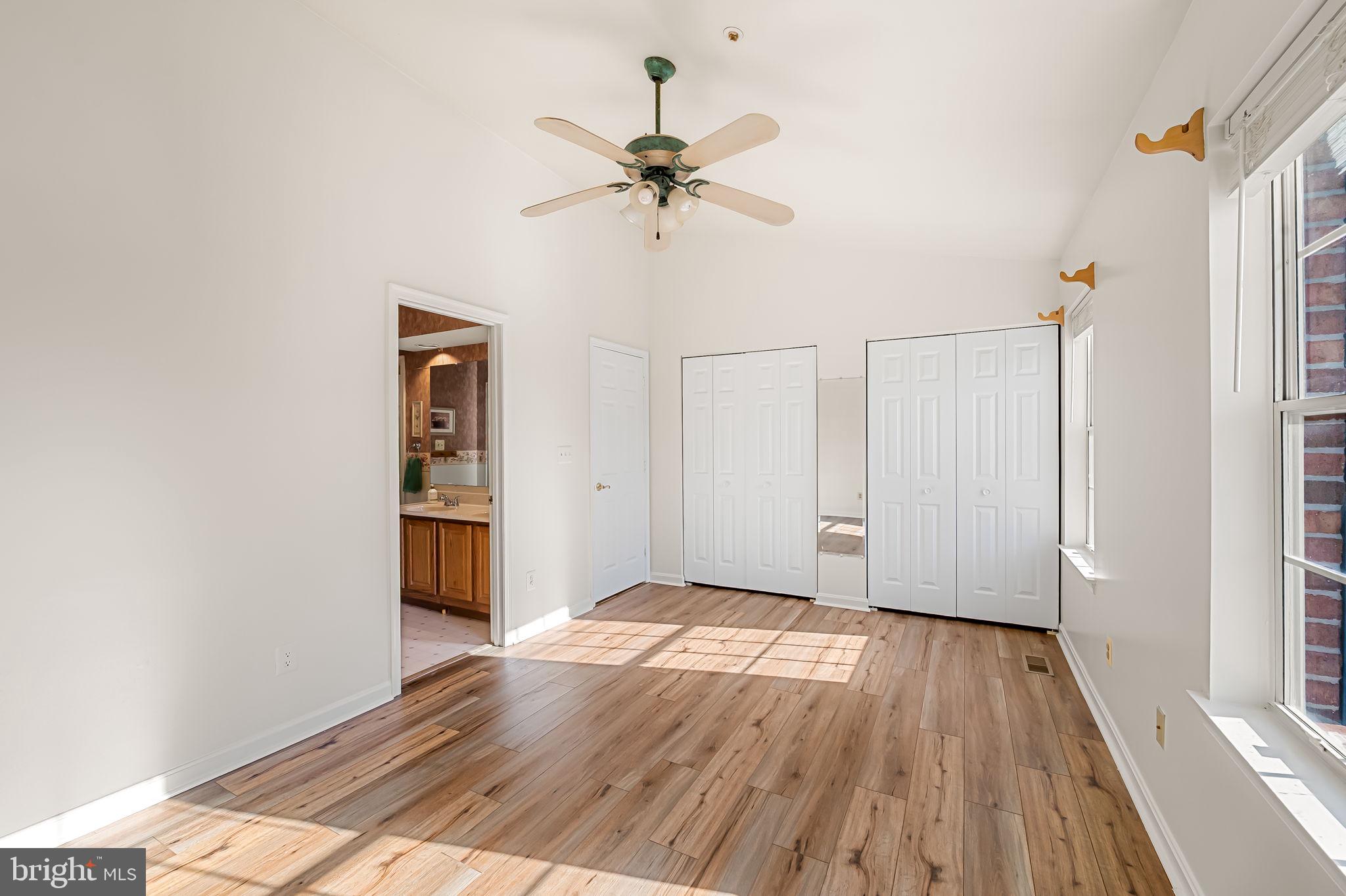 CONSTANT FRIENDSHIP - Residential