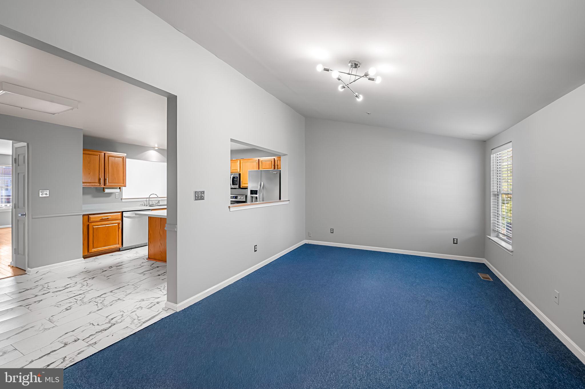 CONSTANT FRIENDSHIP - Residential