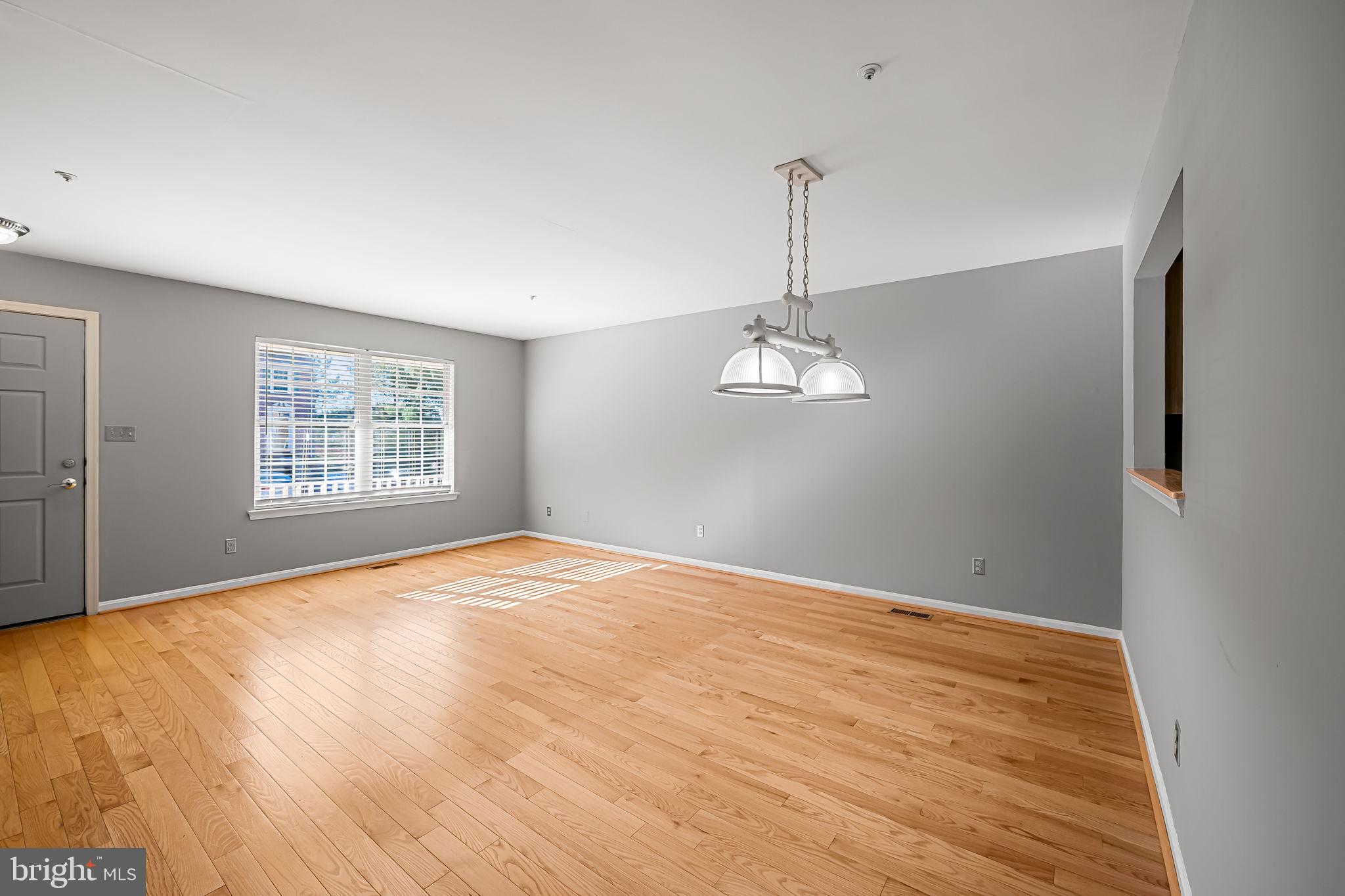 CONSTANT FRIENDSHIP - Residential