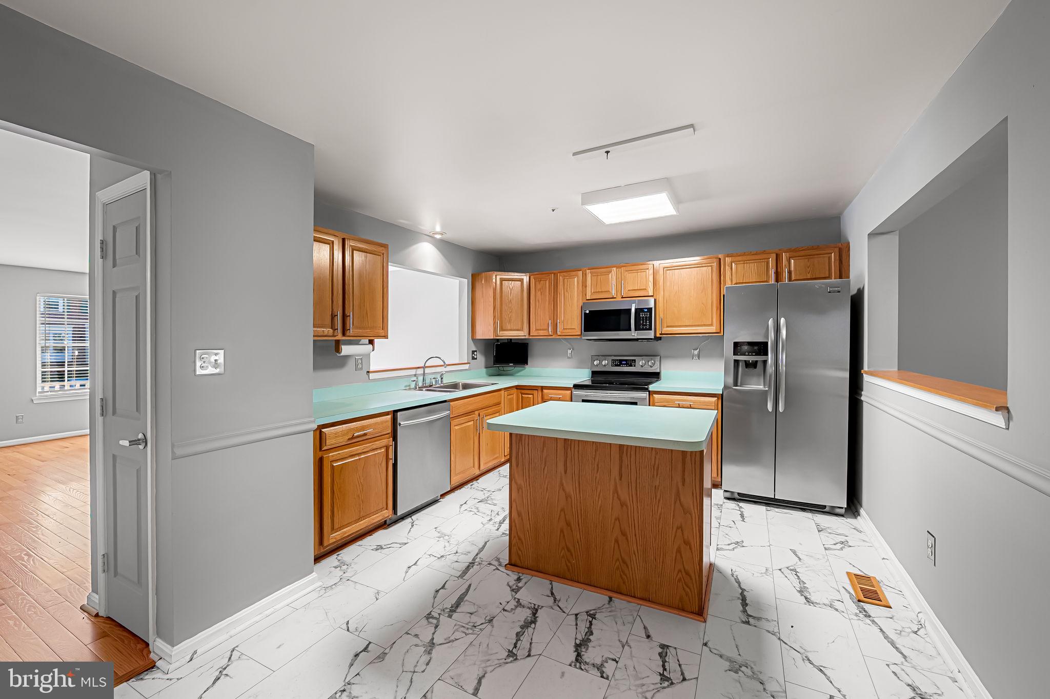 CONSTANT FRIENDSHIP - Residential