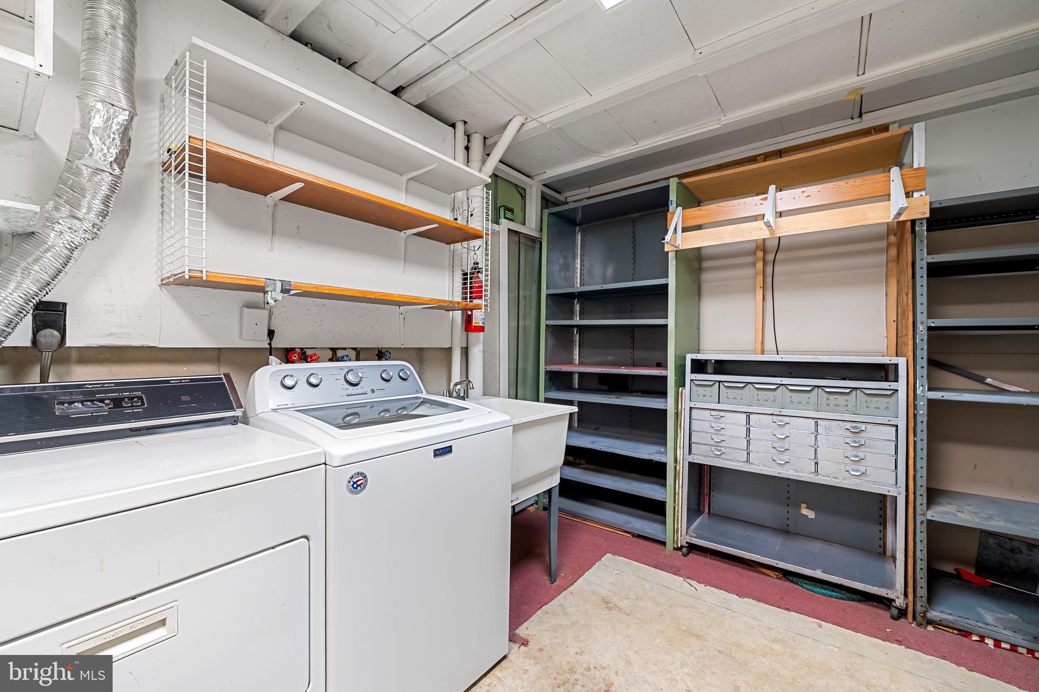 CONSTANT FRIENDSHIP - Residential