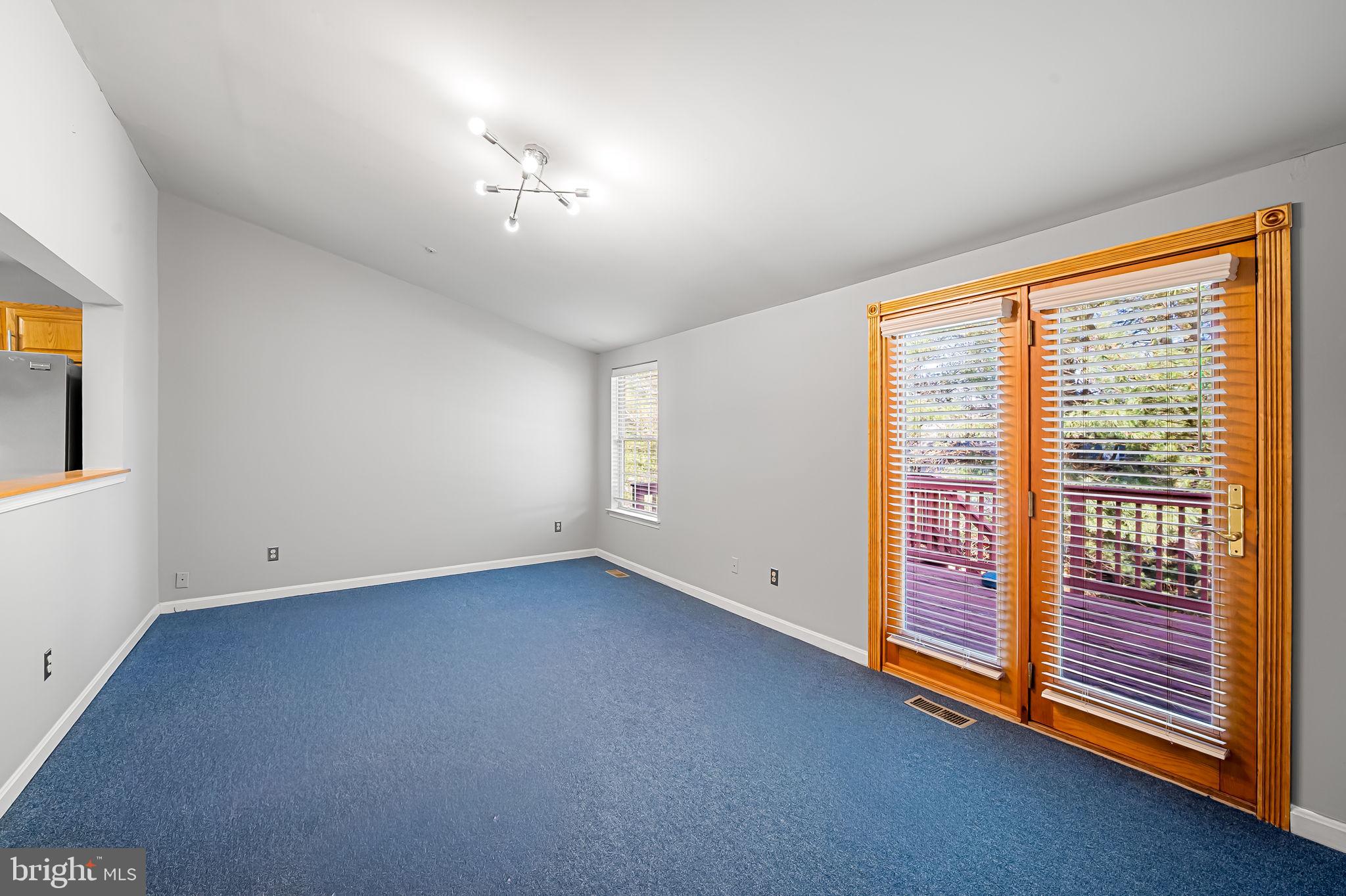 CONSTANT FRIENDSHIP - Residential