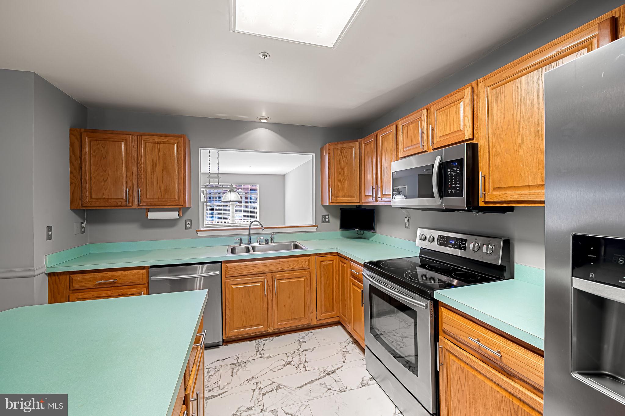 CONSTANT FRIENDSHIP - Residential