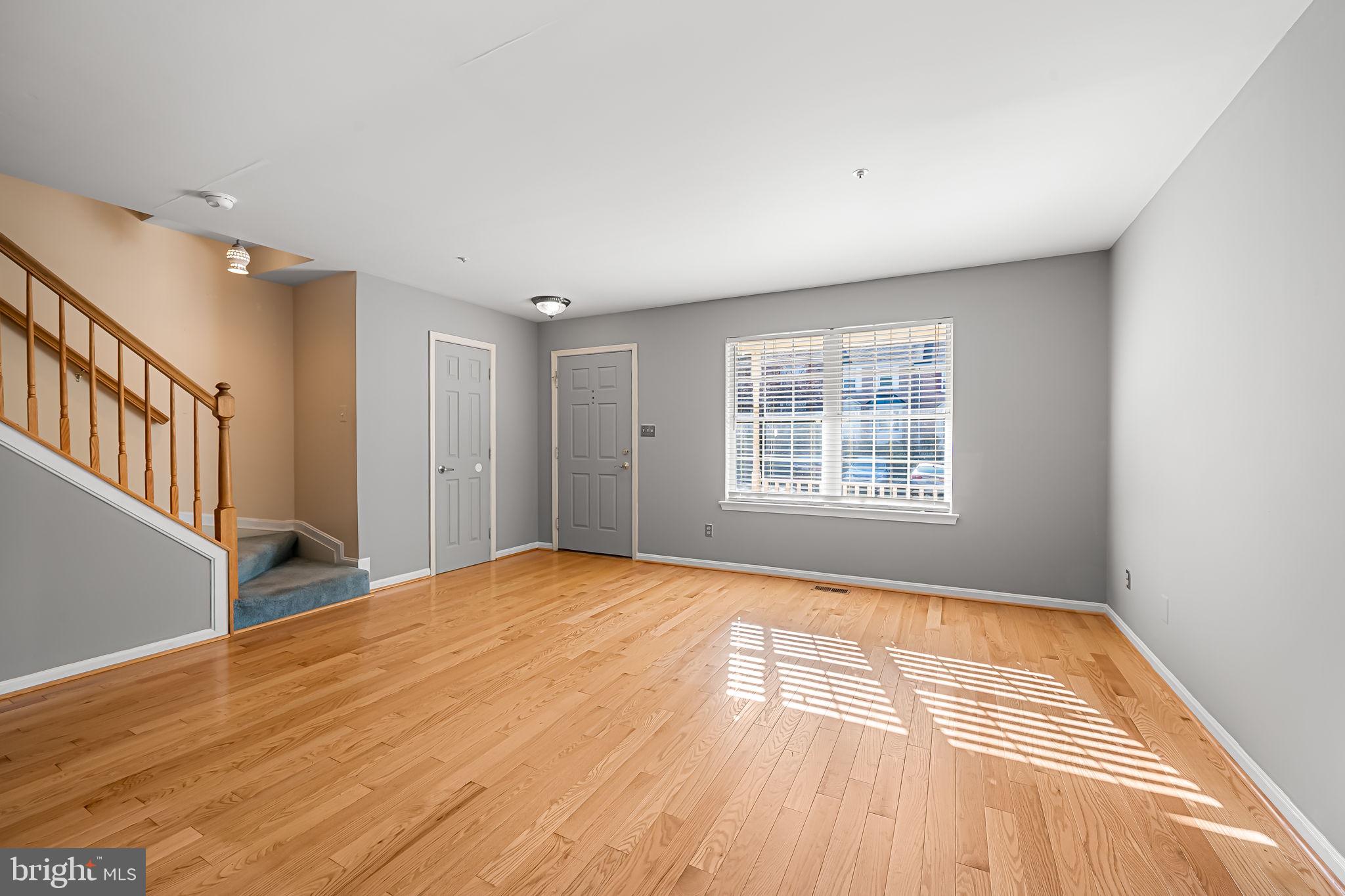 CONSTANT FRIENDSHIP - Residential